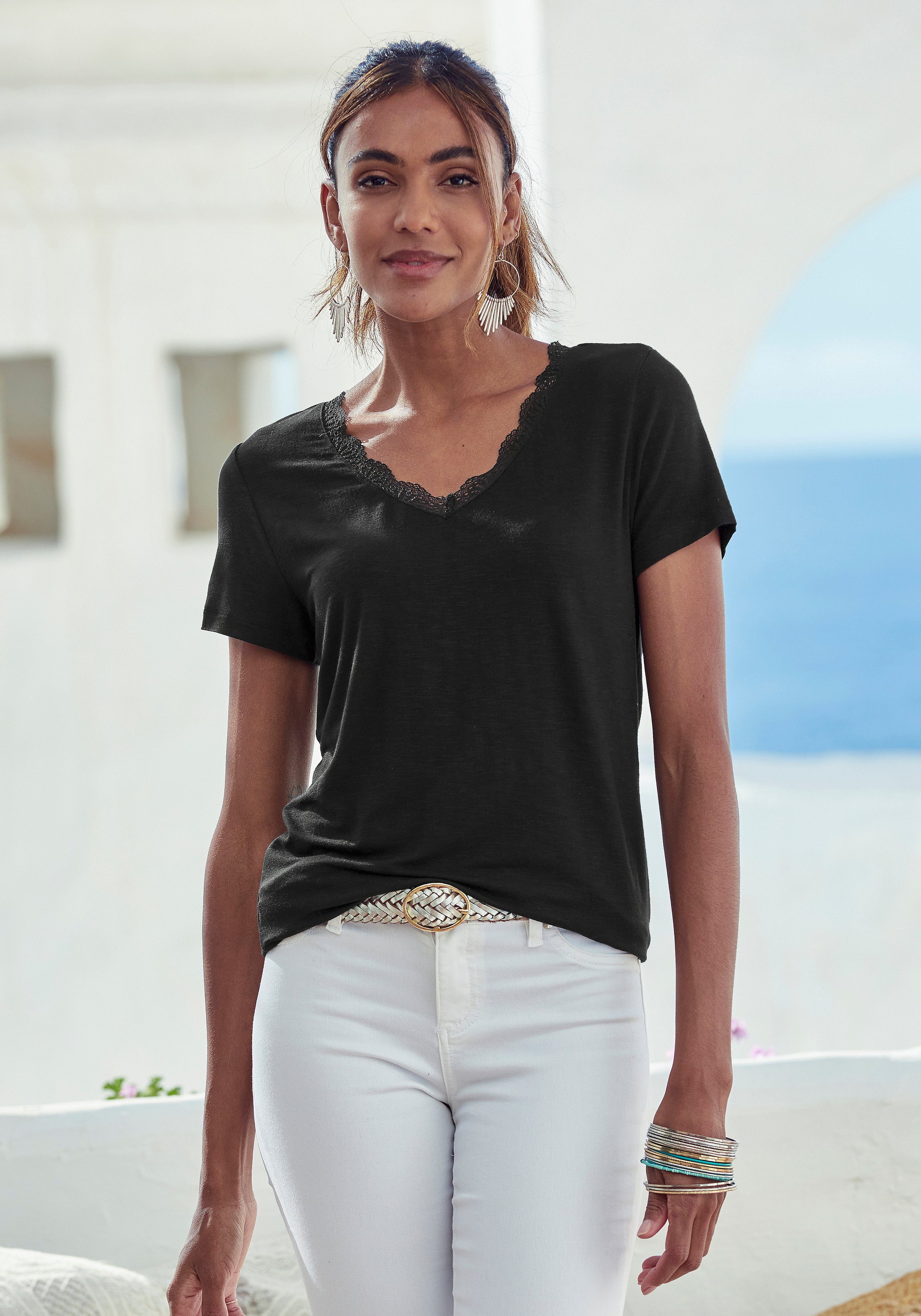 LASCANA T-Shirt (Packung, 2-tlg) mit Ausschnitt schwarz, zarter Spitze beige am