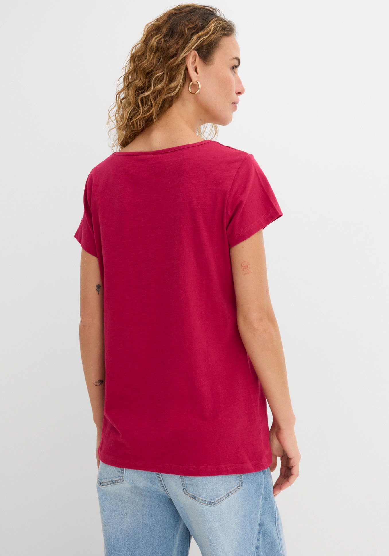bonprix T-Shirt gerade Passform, Kurzarm, mit dekorativem Druck, aus Baumwolle