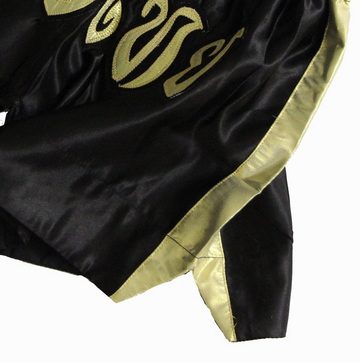 BAY-Sports Sporthose Muay Thai Kick Hose Shorts Thaiboxhose Thaiboxen MMA kurz Kickboxen (kurze Hose, traditionell schwarz gold) Modell Remy - aufgenähter Schriftzug