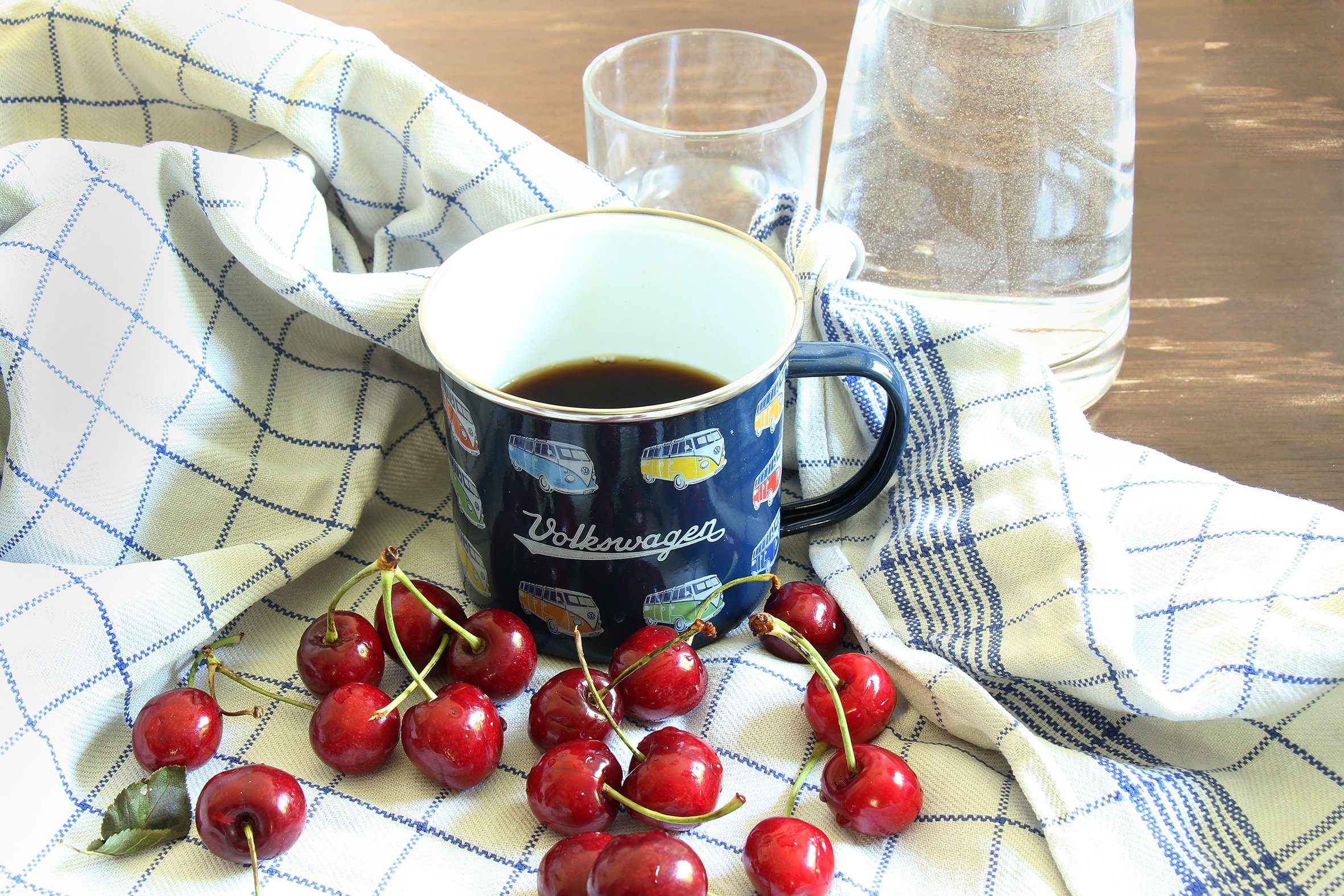 Tasse Große BRISA Stahlblech, in Camping Bulli Farben Emaille Parade/Blau Collection und T1 Kaffee-Tee-Tasse-Becher-Haferl, Designs Outdoor Bus für by verschiedenen VW Volkswagen &