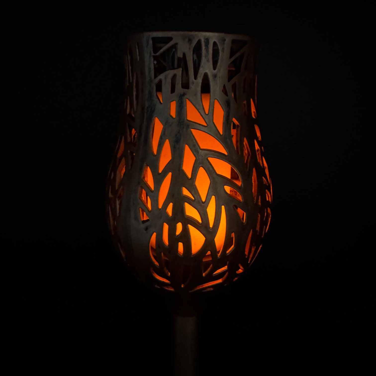 Online-Fuchs LED Solarleuchte für draußen - 6 Fackeln mit Flamme - Solar Lampen als Gartendeko, realistischer Flammeneffekt, gelb/oranger Feuereffekt, aus Kunst – Bild 3 von 3
