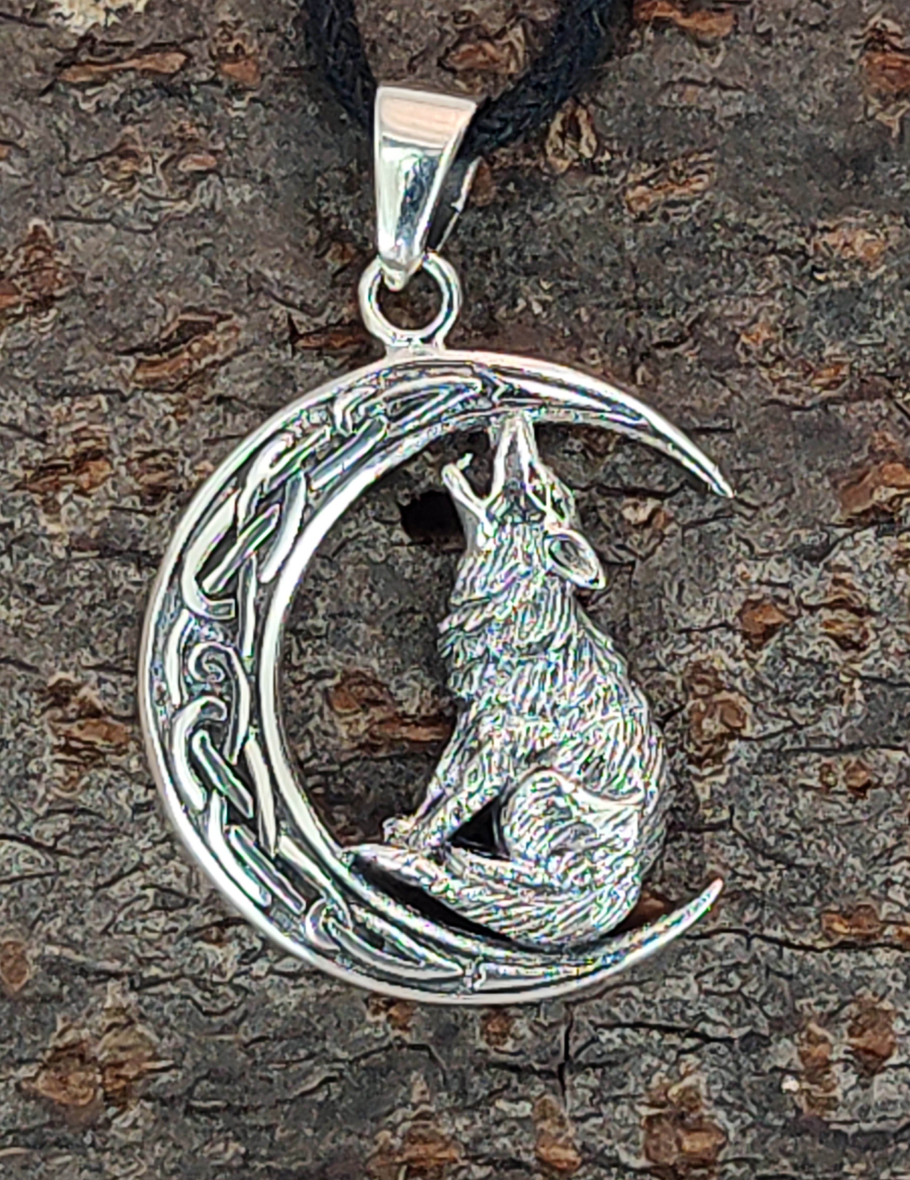 Kiss of Leather Kettenanhänger Wolf 925 Silber Wolf heulender im Keltenknoten Mond Sterling