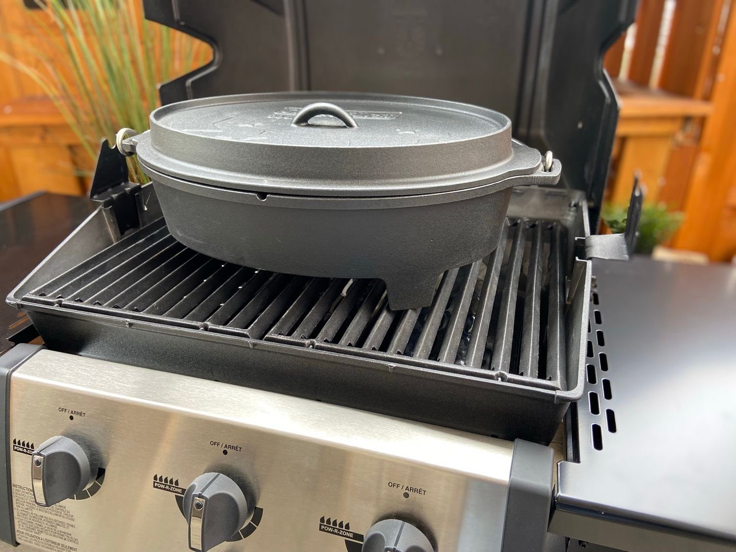 Grillfürst Feuertopf Feuertopf Dutch Oven BBQ Gusseisentopf mit Henkel 6,4 L, Gusseisen (1 Stück), inkl. Kabeldurchführung für Grillthermometer