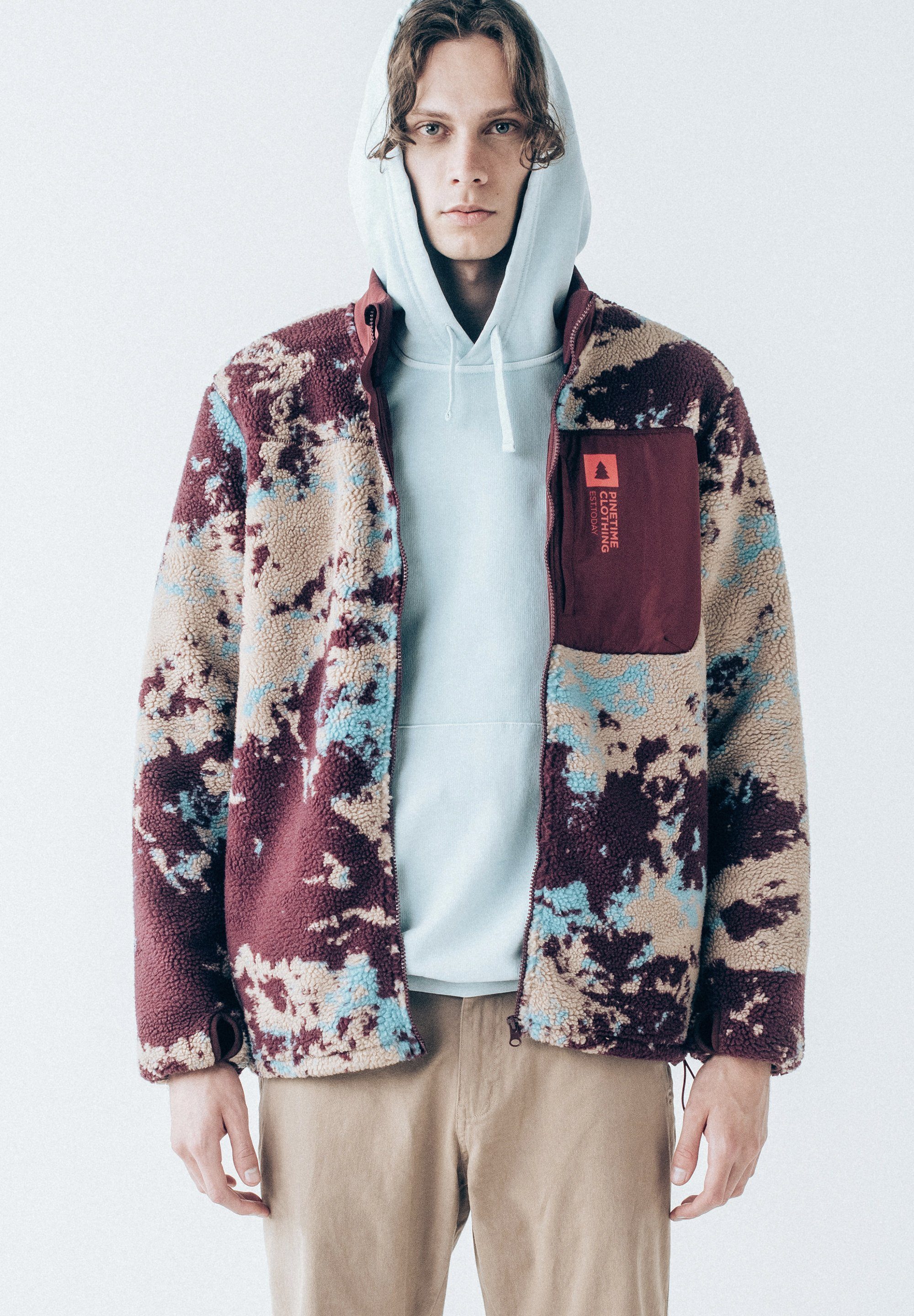 Pinetime Clothing Fleecejacke The Moss Jacket Sherpa-Futter bietet außergewöhnliche Wärme für kühle Tage ruby