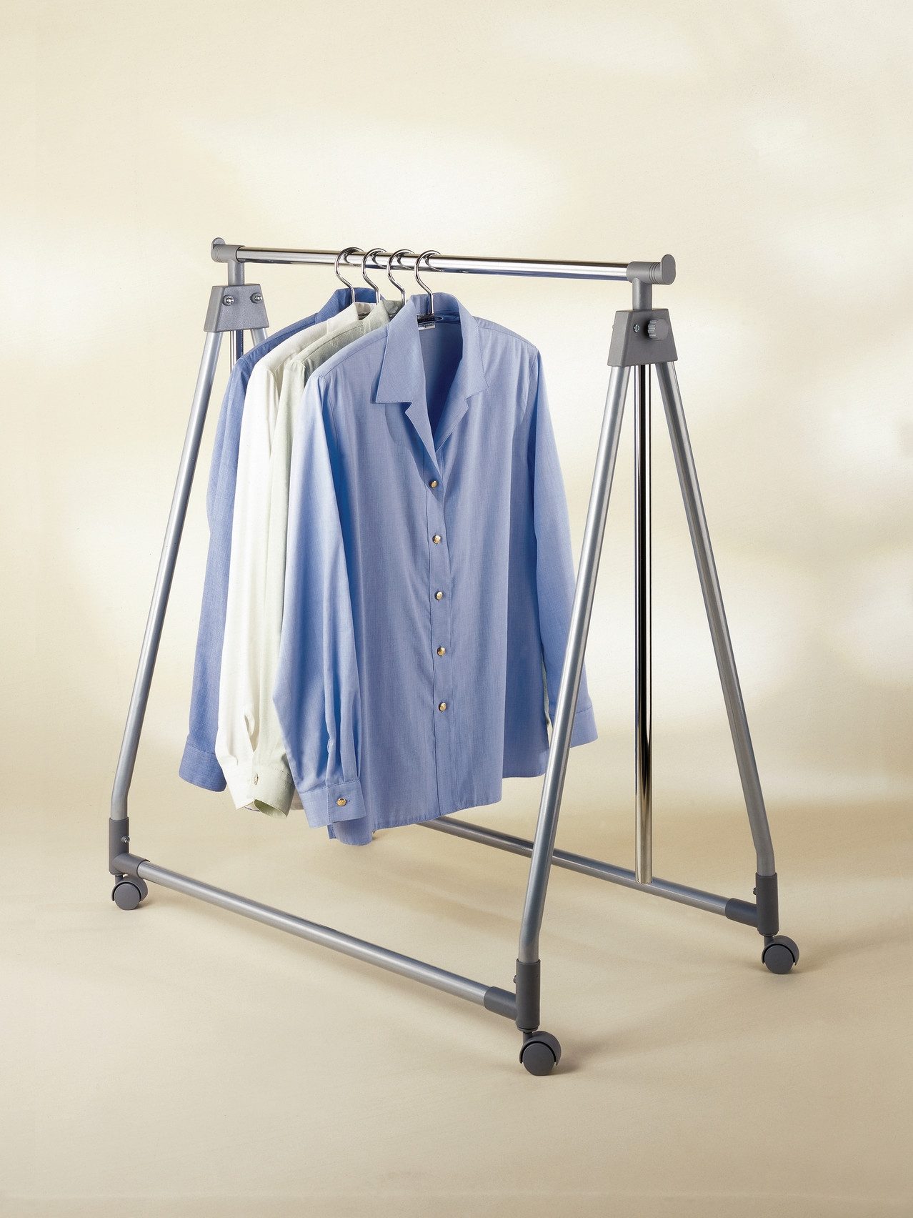 WENKO Kleiderständer, stufenlos höhenverstellbar (99-167 cm), mit 4 Rollen, Tragkraft 40 kg