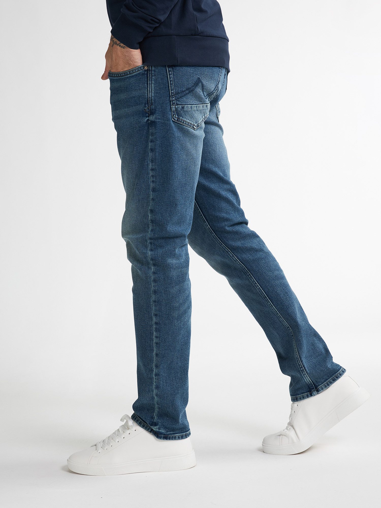 Petrol Industries Straight-Jeans mit optisch 2teiliger Gesäßtasche – Bild 3 von 5