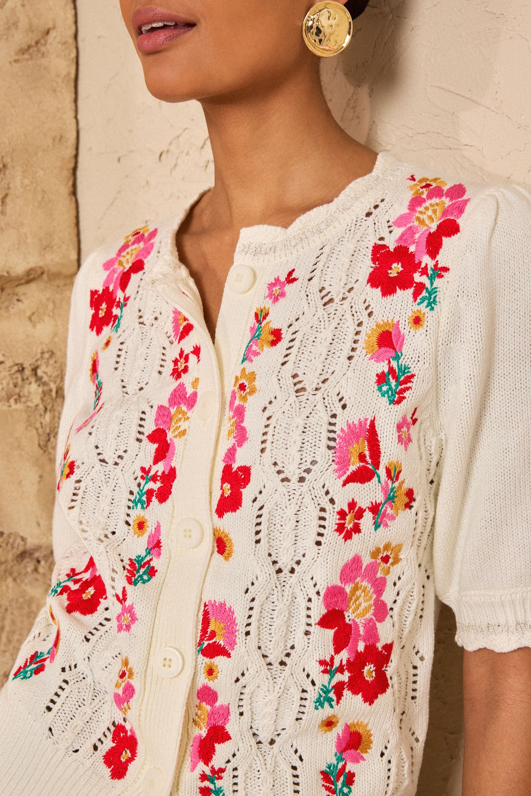 Love & Roses Strickjacke Love & Roses Strickoberteil mit Blumenstickerei (1-tlg)