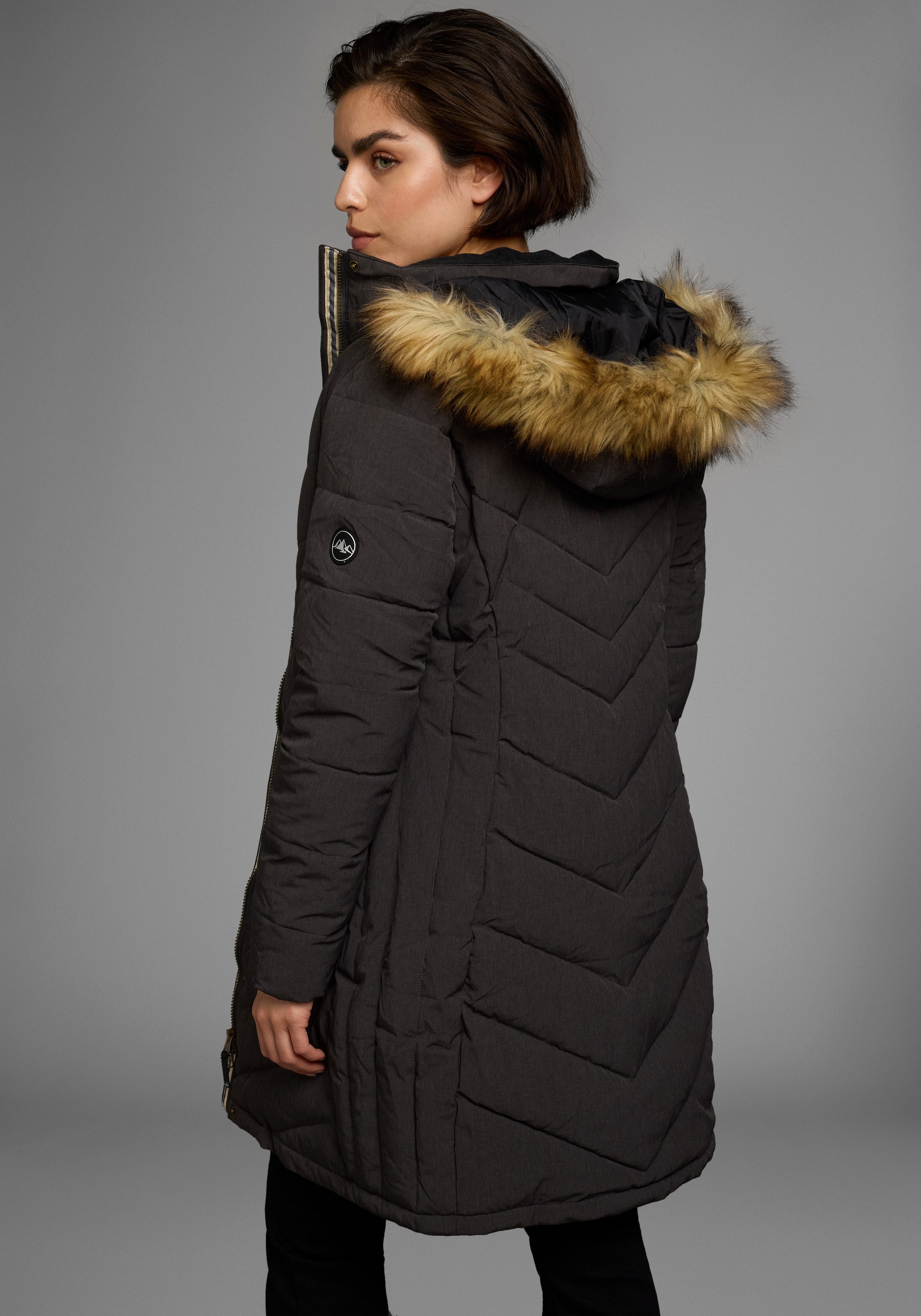 Polarino Steppmantel Wind- und wasserabweisend, atmungsaktiv.