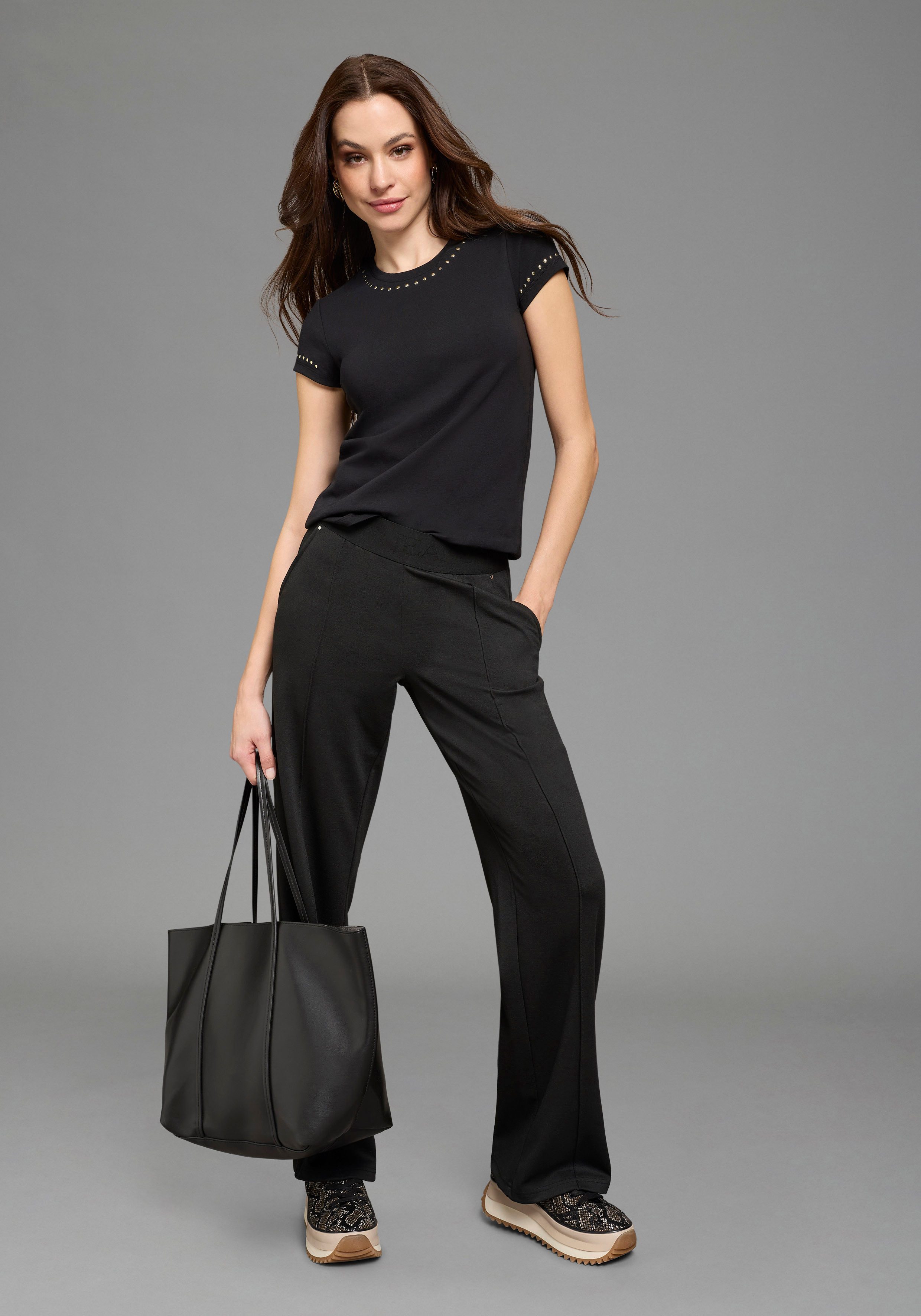 Bruno Banani T-Shirt mit Ziernieten, figurumspielende Passform, Rundhalsausschnitt – Bild 5 von 5