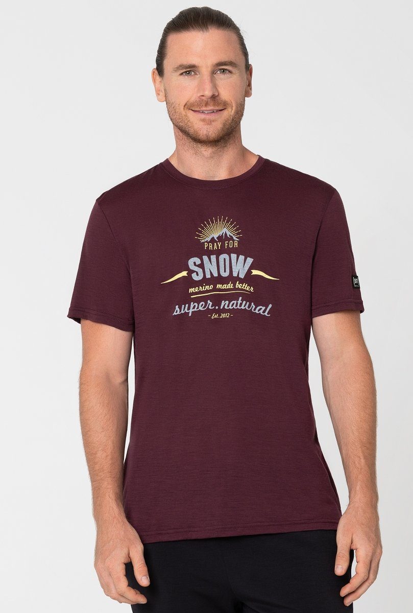 SUPER.NATURAL Print-Shirt Merino T-Shirt M PRAY FOR SNOW TEE funktioneller Merino-Materialmix Wine Tasting/Vapor Grey/Illuminating