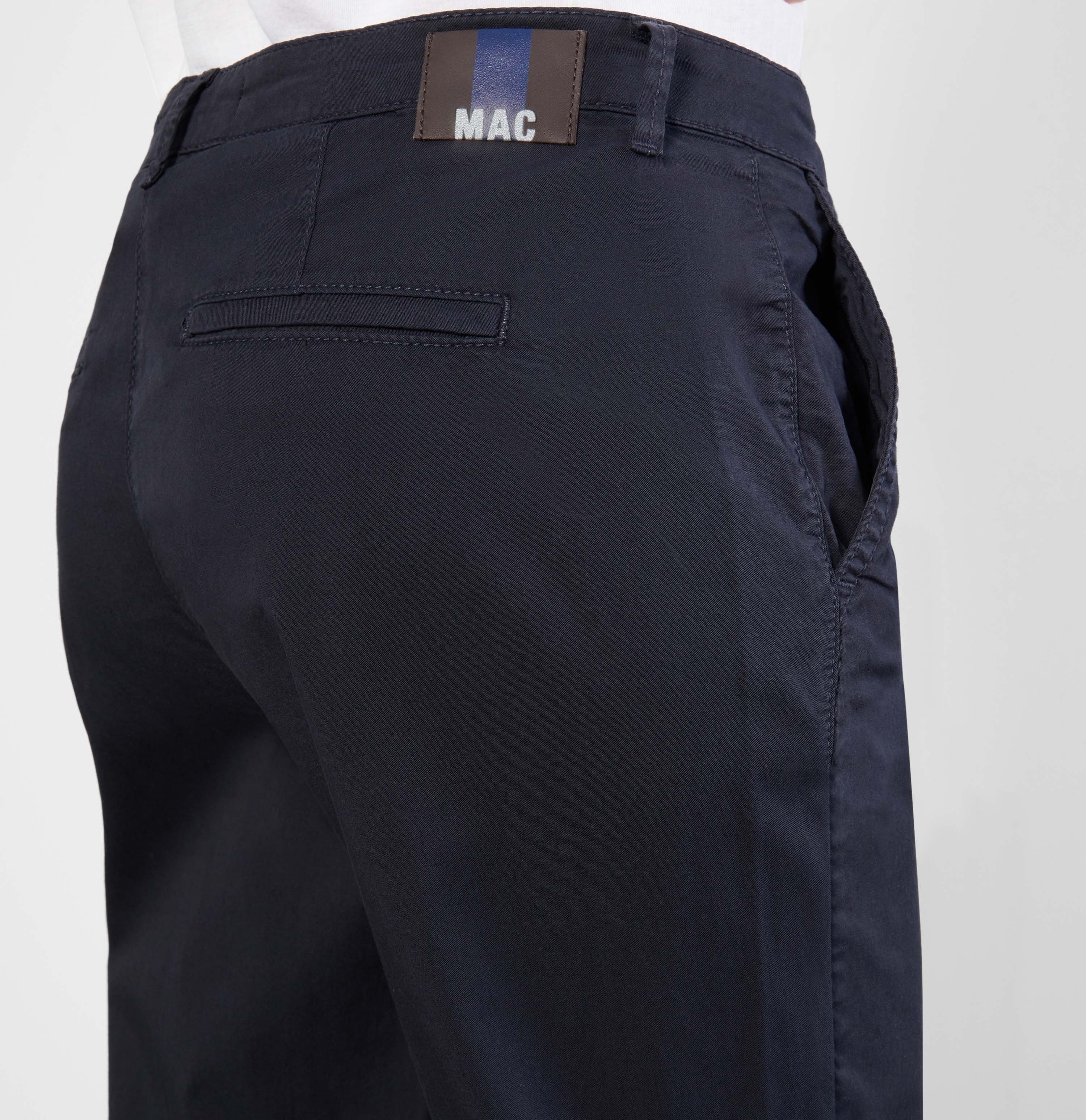 MAC Chinohose CHINO turn up mit dezentem Glanz, elegant und sportiv zugleich