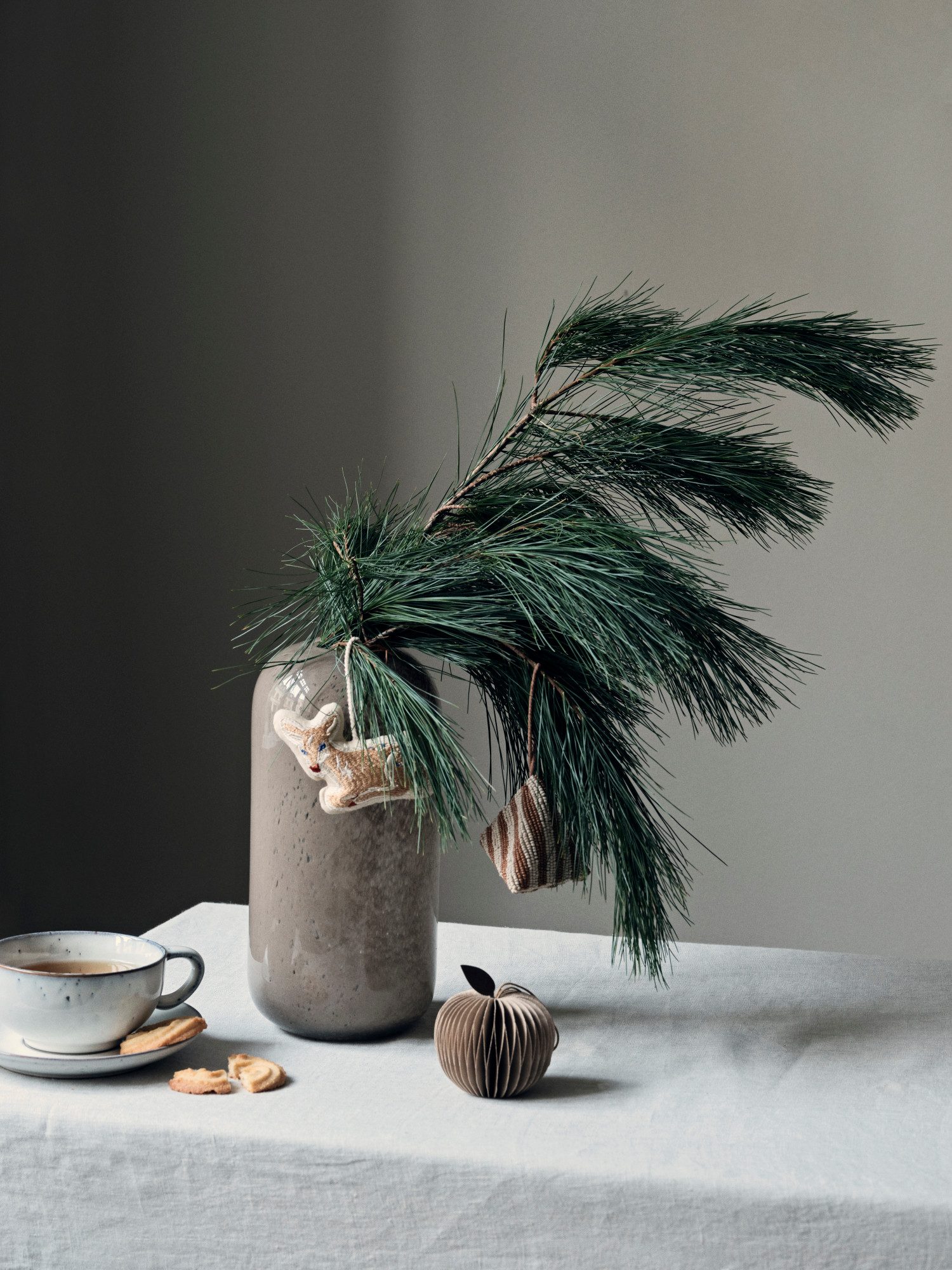 Broste Copenhagen Tasse Broste Copenhagen Nordic Sand Tasse mit Untertasse 25 cl Steingut Sand, Reaktiv Glasiertes Steingut