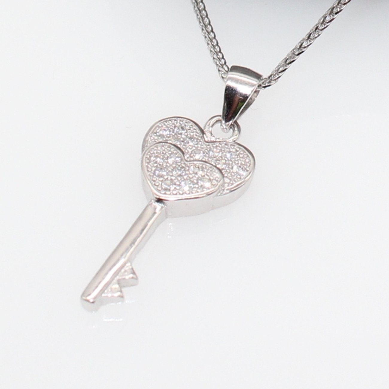 ELLAWIL Herzkette Silberkette Kette mit Schlüssel Anhänger Herz Zirkonia Halskette (Kettenlänge 40 cm, Sterling Silber 925), inklusive Geschenkschachtel