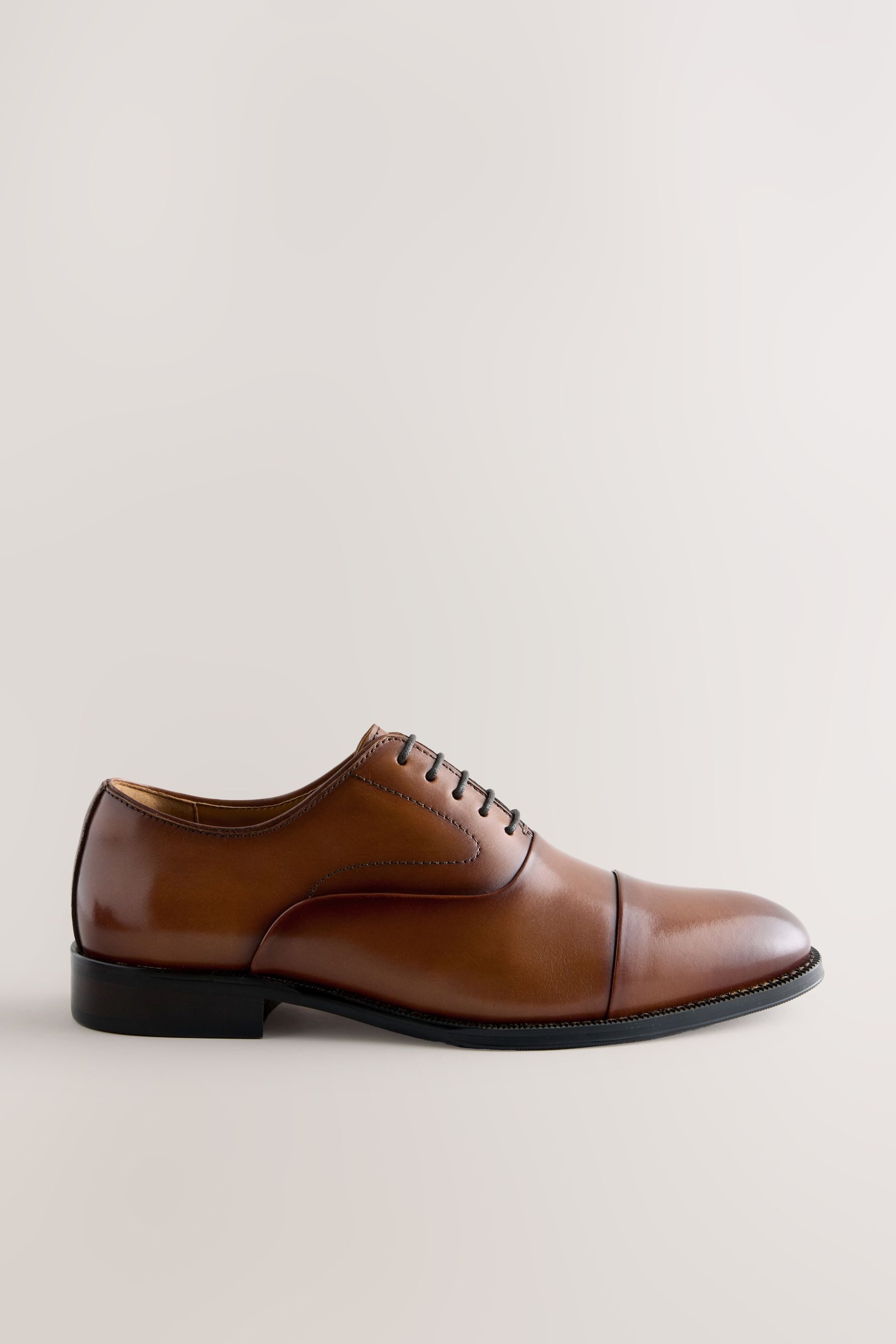 Next Oxfordschuh aus Leder mit Zehenkappe Schnürschuh (1-tlg)