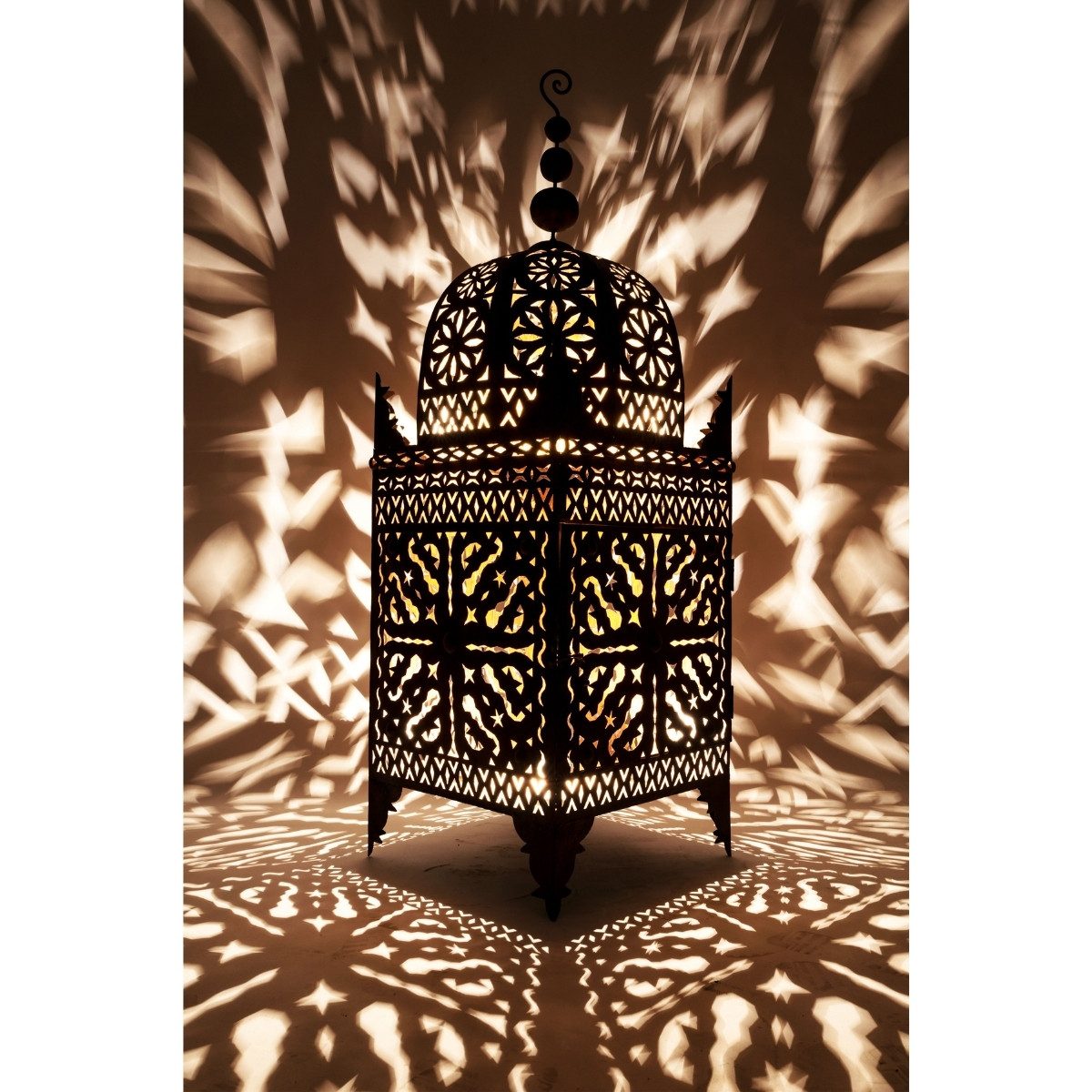 Marrakesch Orient & Mediterran Interior Kerzenlaterne Marokkanische Gartenlaterne Frane Laterne aus Metall in Schwarz 165 cm (1 St), Handarbeit