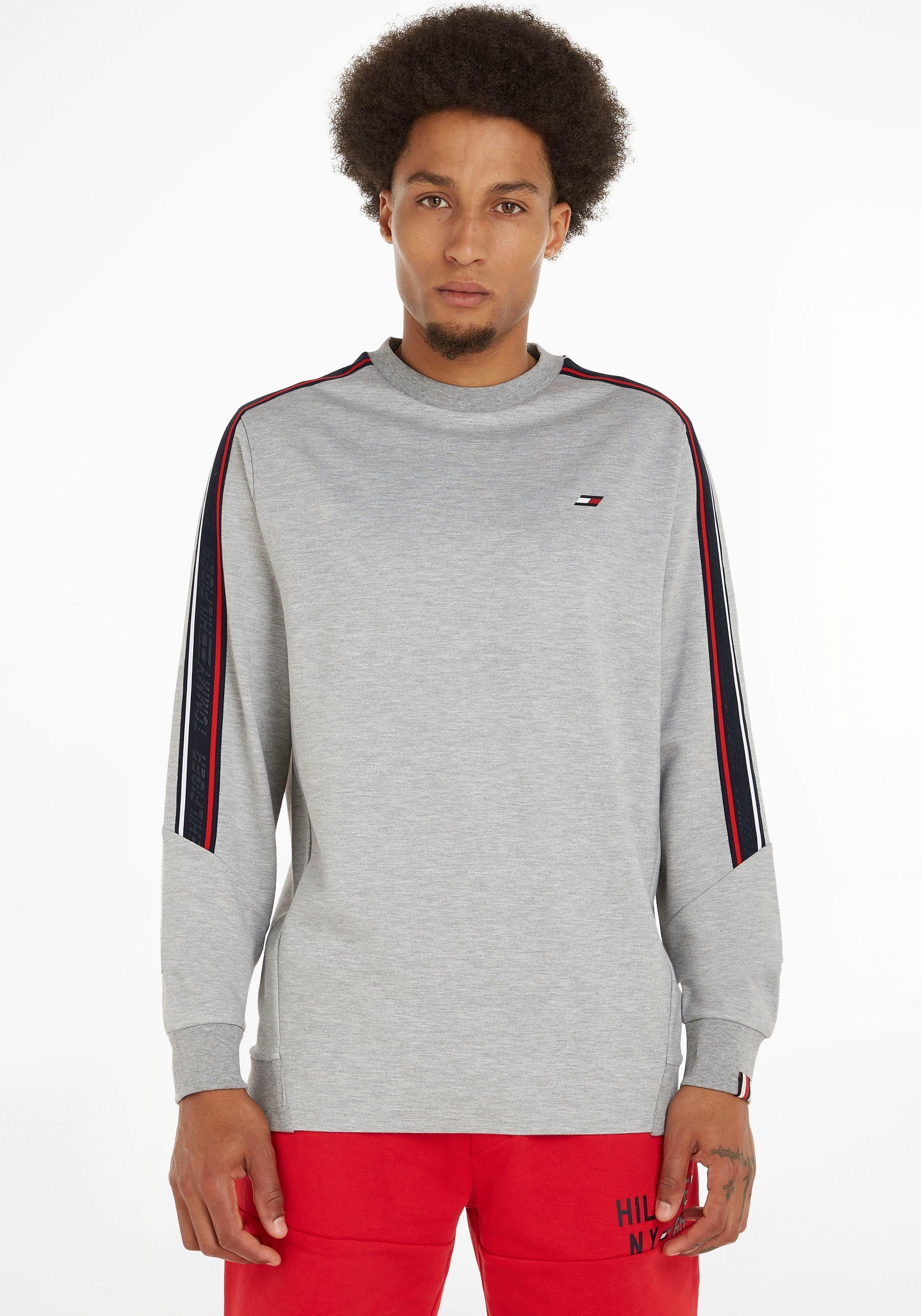 Tommy über Hilfiger mit CREW Logoband Hilfiger Tommy TEXTURED Oberarmen Sport Sweatshirt Schultern und TAPE