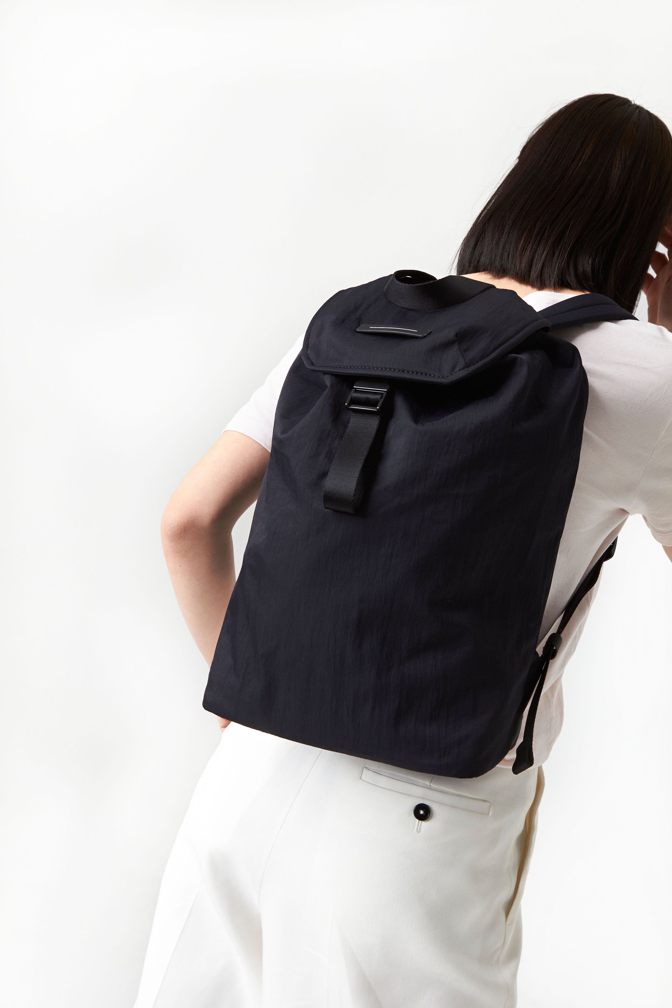 mit zum Horizn Material Studios 13-Zoll Black recyceltem Laptoprucksack Teil Chiado, Laptopfach; separatem aus All