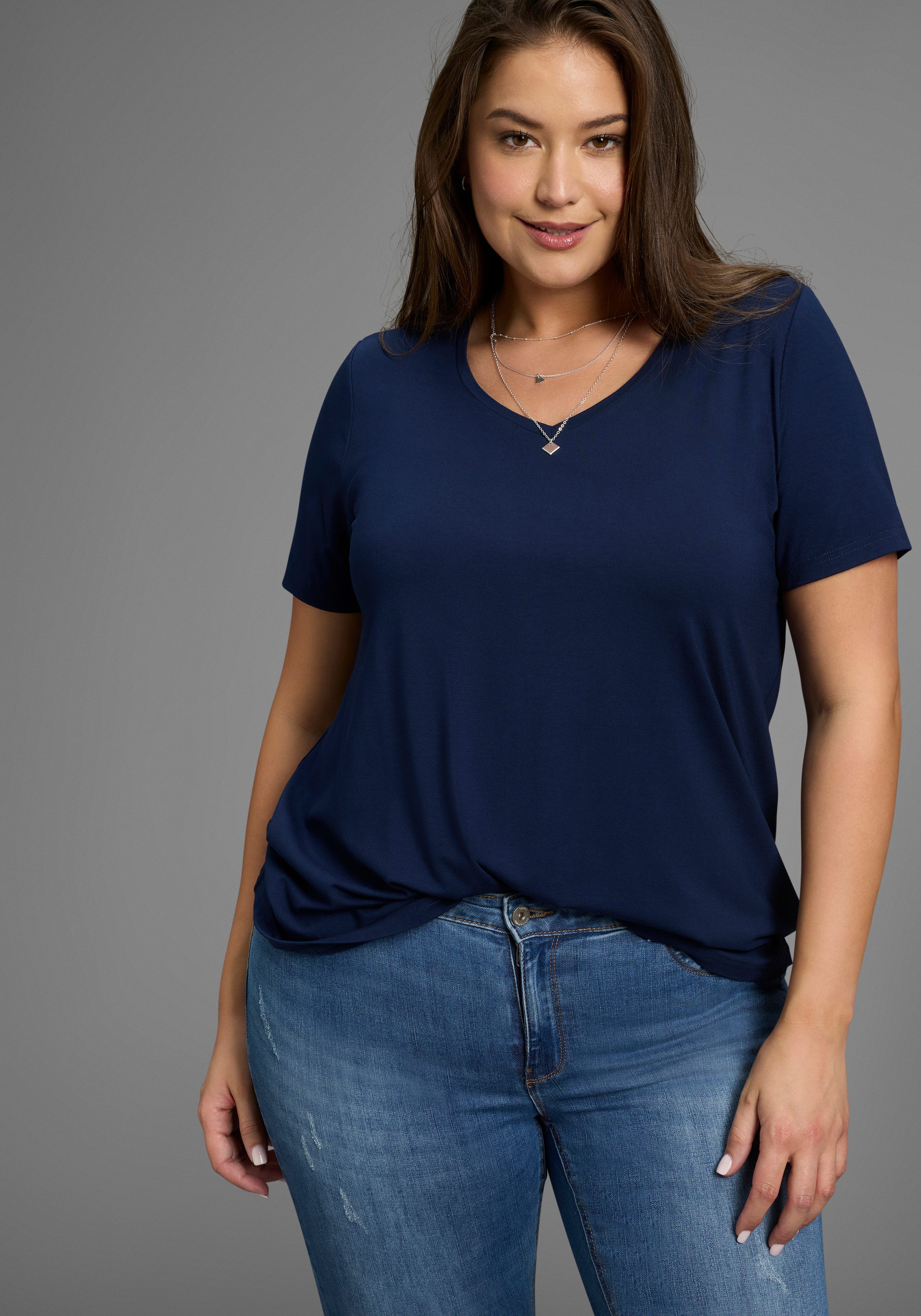 Laura Scott CURVE T-Shirt mit V-Ausschnitt günstig online kaufen