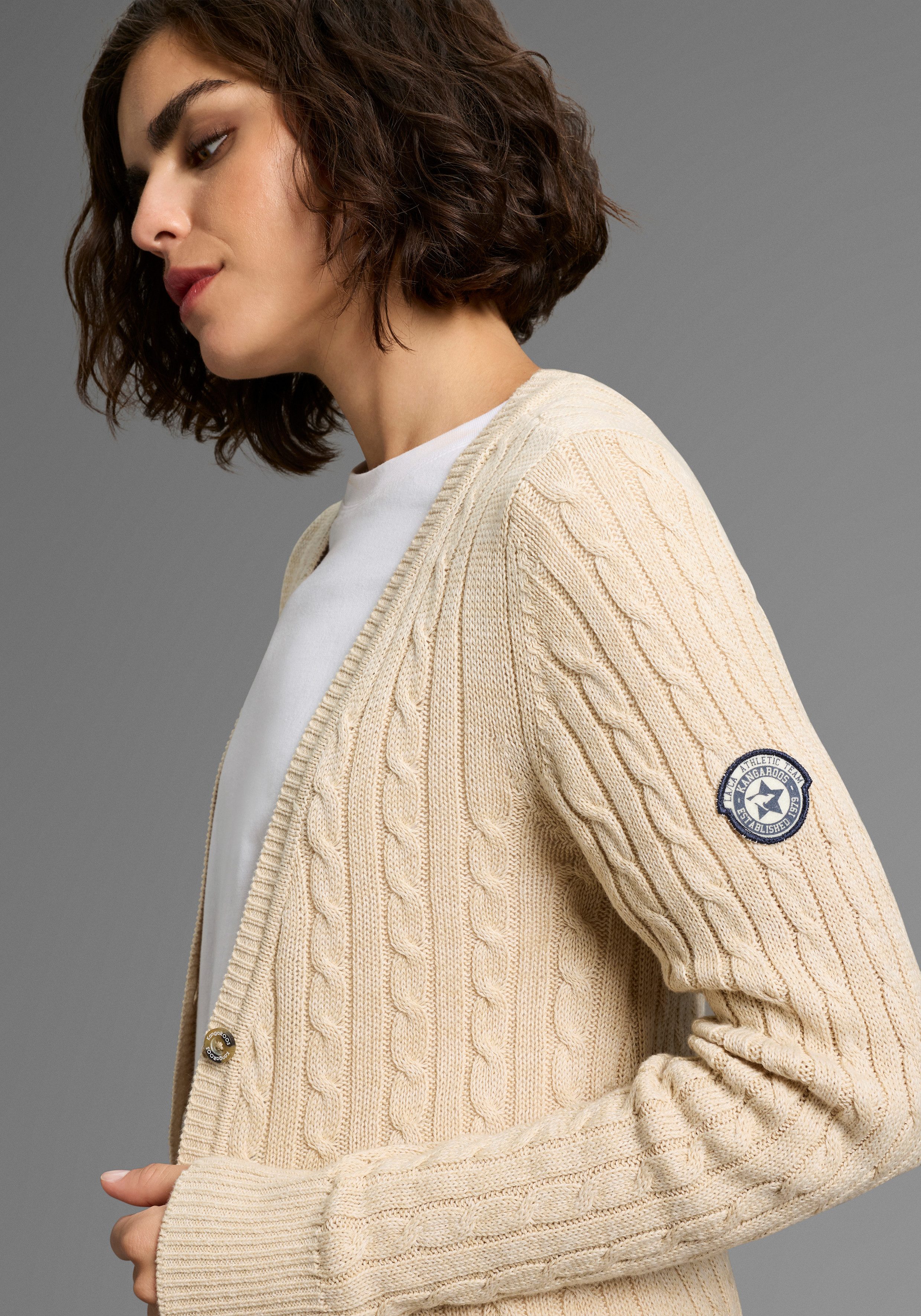 KangaROOS Longstrickjacke mit trendigem Zopfmuster und Taschen