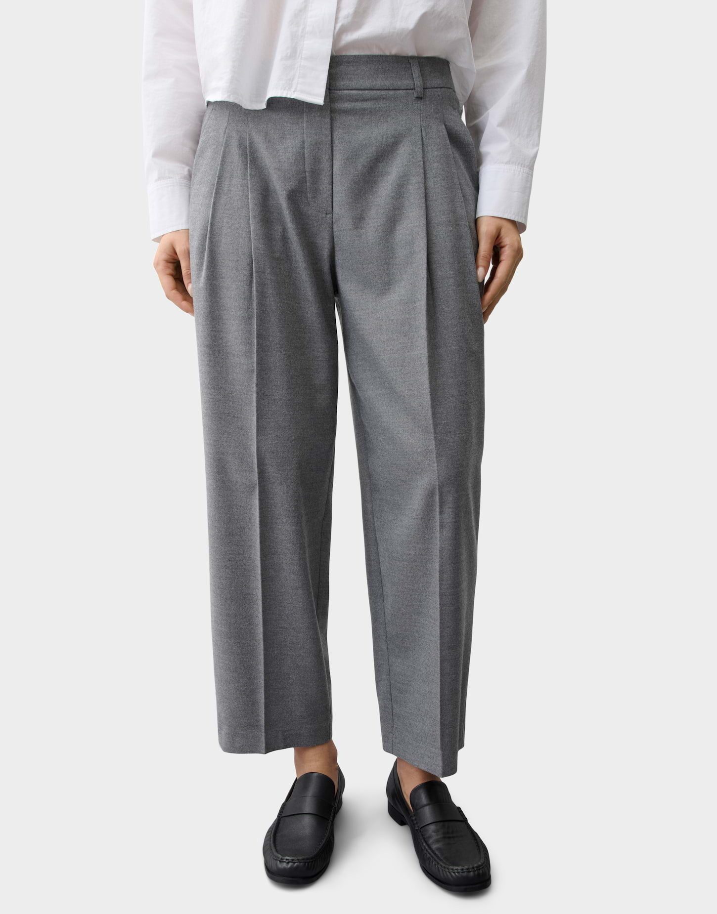 OPUS PANTS Bundfaltenhose Lessieh aus fließender Webware Tapered-Schnitt mit weichem Fall und elastischem Bund hinten