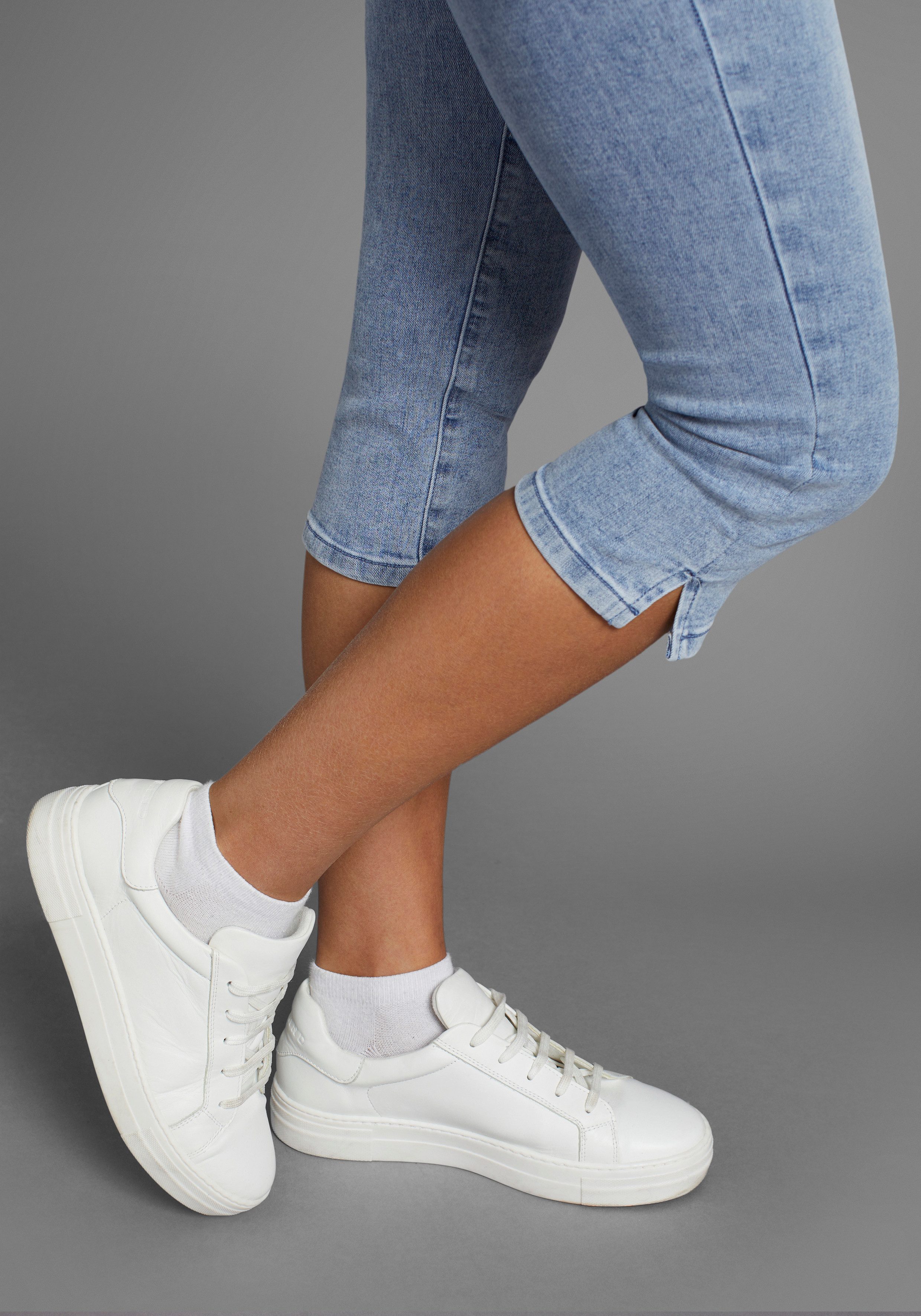 Arizona Caprijeans Ultra-Stretch extra-enger Schnitt, modischer Beinabschluss mit Schlitz