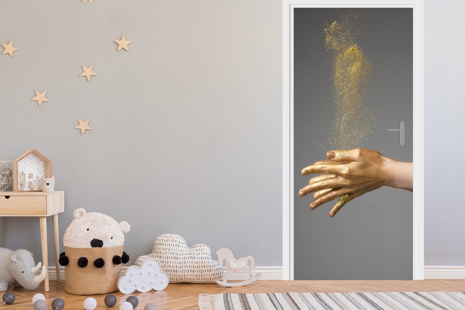 MuchoWow Türtapete Frau mit goldgefärbten Fototapete einer Händen bedruckt, Matt, Glitzerwolke, 75x205 und Türaufkleber, St), (1 cm Tür, für