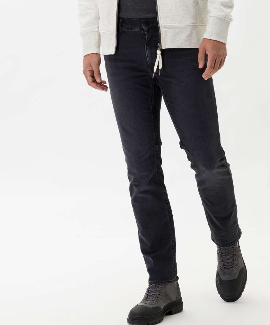 Style 5-Pocket-Jeans Stretchkomforts aufgrund CHUCK, Brax des Bewegungsfreiheit Angenehme