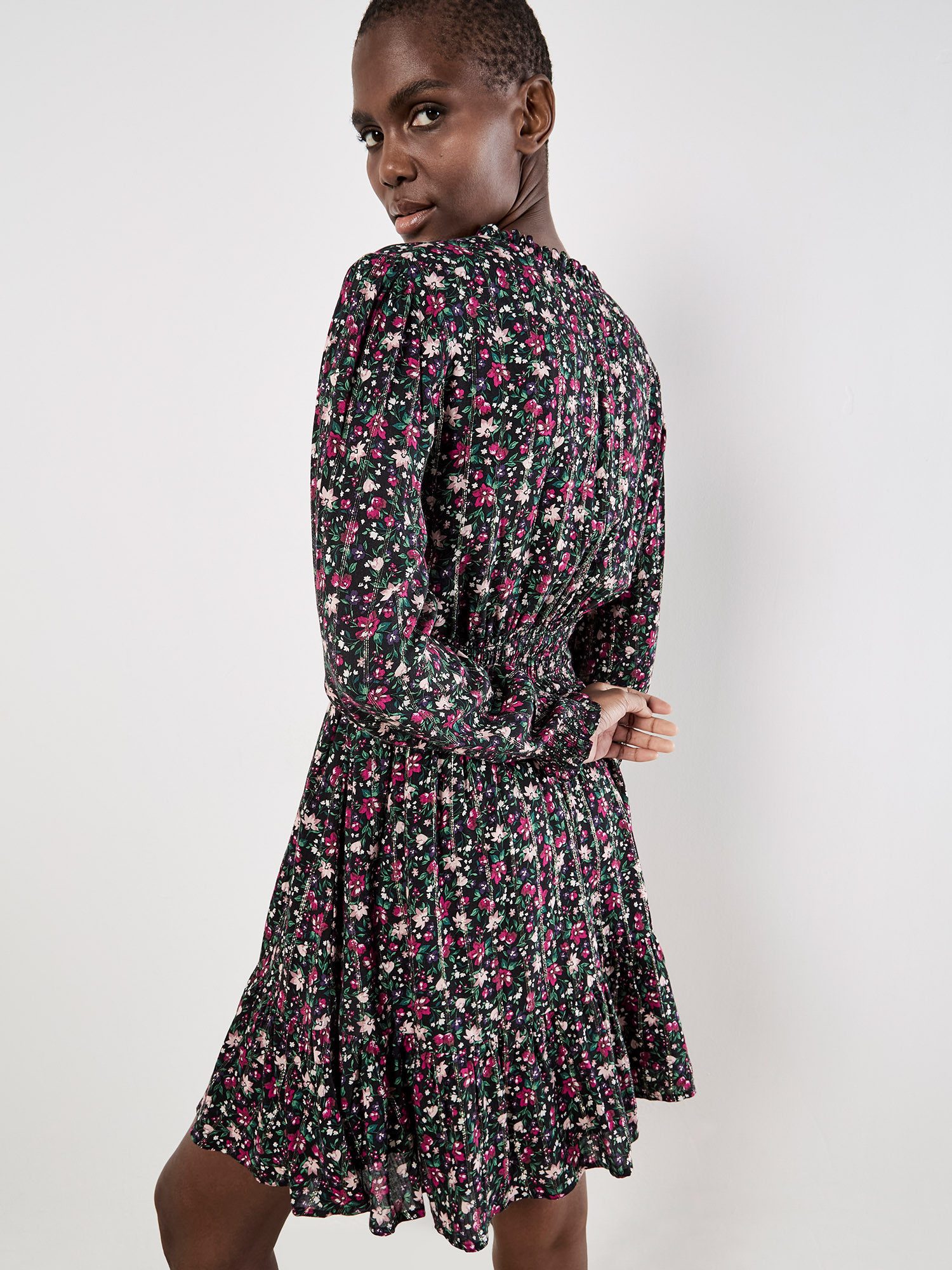 Apricot Druckkleid Minikleid mit Smokdetails und Blumenmuster – Bild 4 von 4