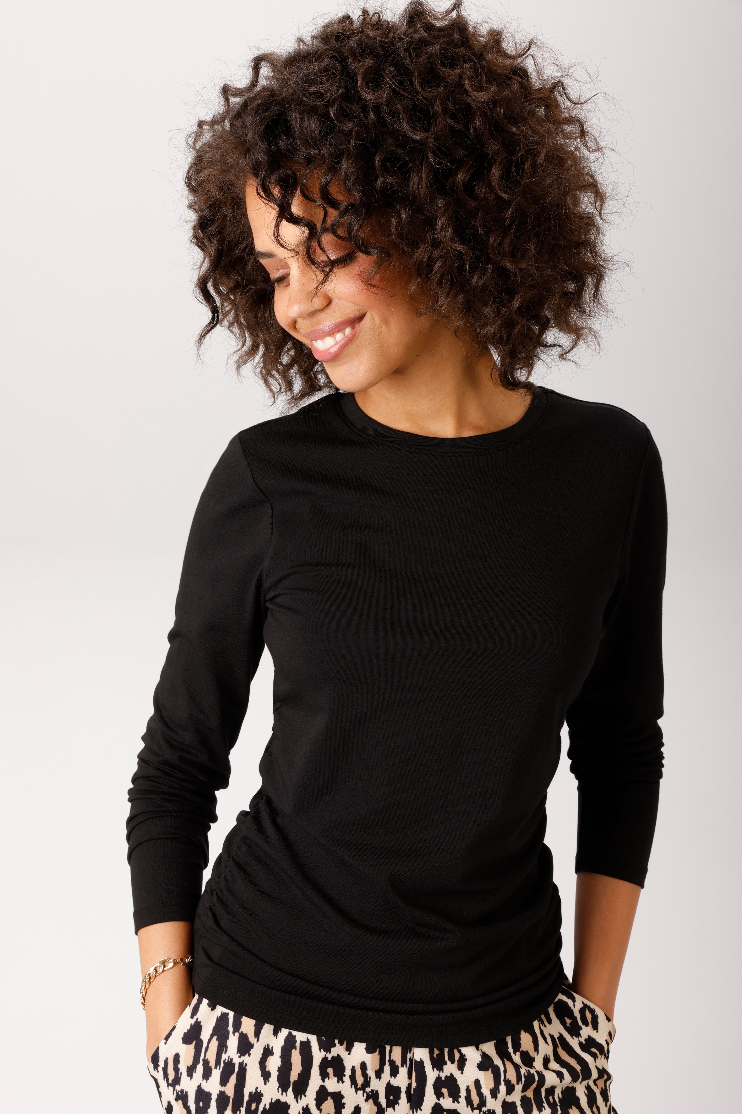 Aniston CASUAL Langarmshirt mit Raffungen an den Seitennähten - NEUE KOLLEKTION