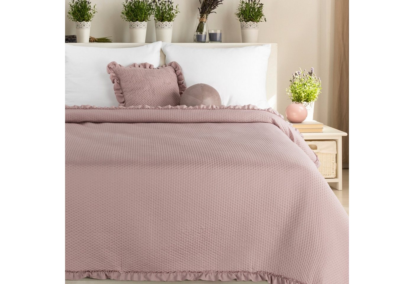 Design91 Tagesdecke BELLA RÜSCHE, Bettüberwurf mit Rüschen, elegante Tagesdecke, weiche Struktur