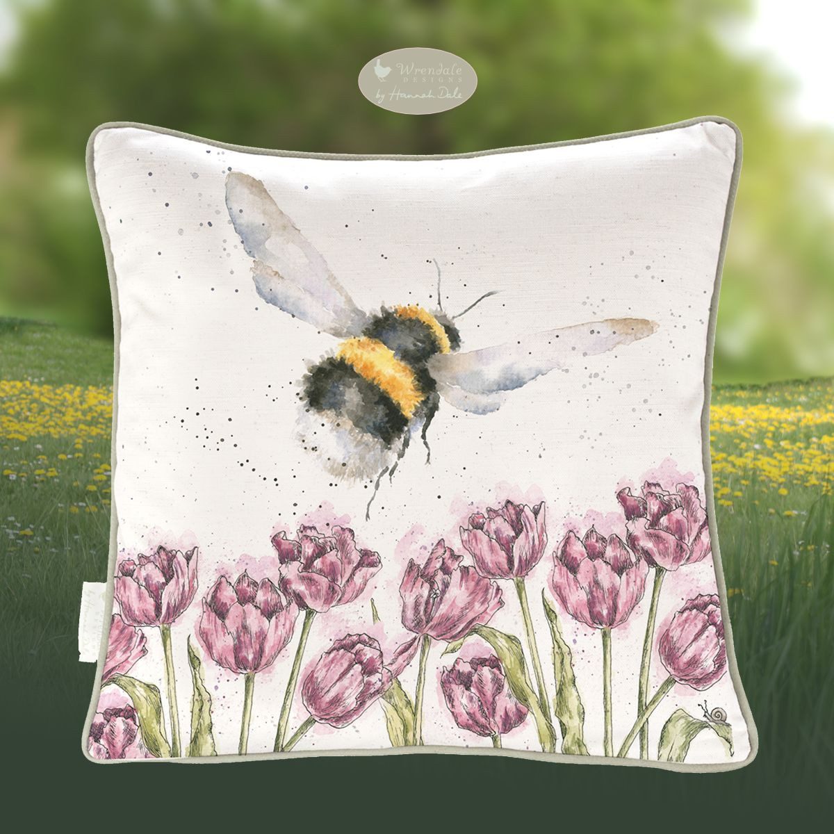 Wrendale Dekokissen Wrendale Designs Baumwoll-Leinen Kissen Hummel-Flug, ca. 40x40cm