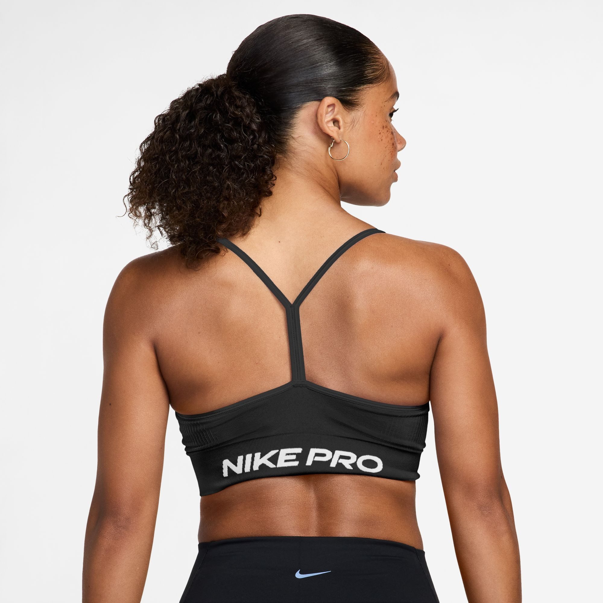 Nike Soft-BH Nike Pro Seamless Women's Light-Support Padded Sports Bra mit leichtem Halt, nahtlose Verarbeitung