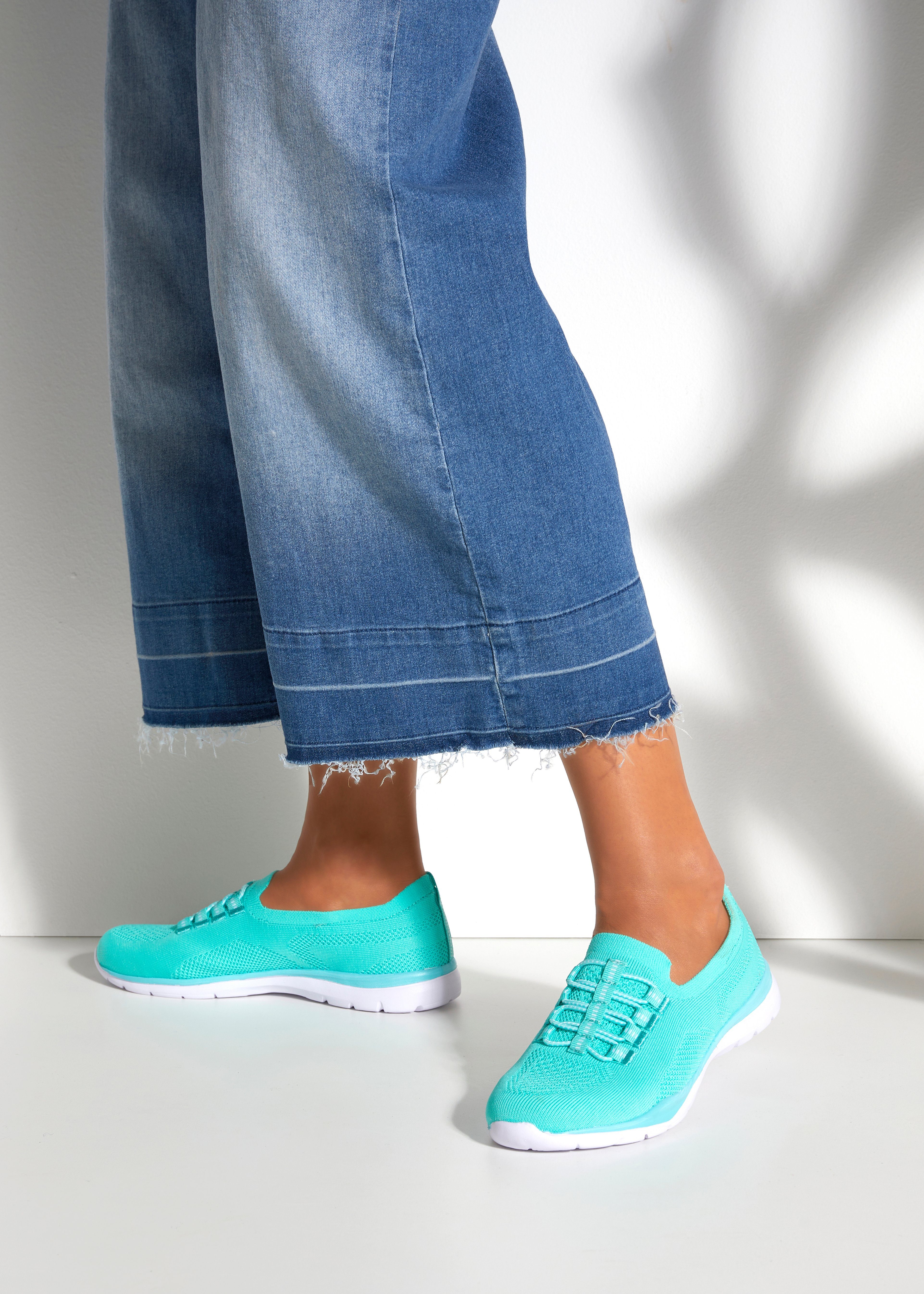 LASCANA Slipper, Halbschuh Sneaker aus leichtem Textil-Material VEGAN günstig online kaufen