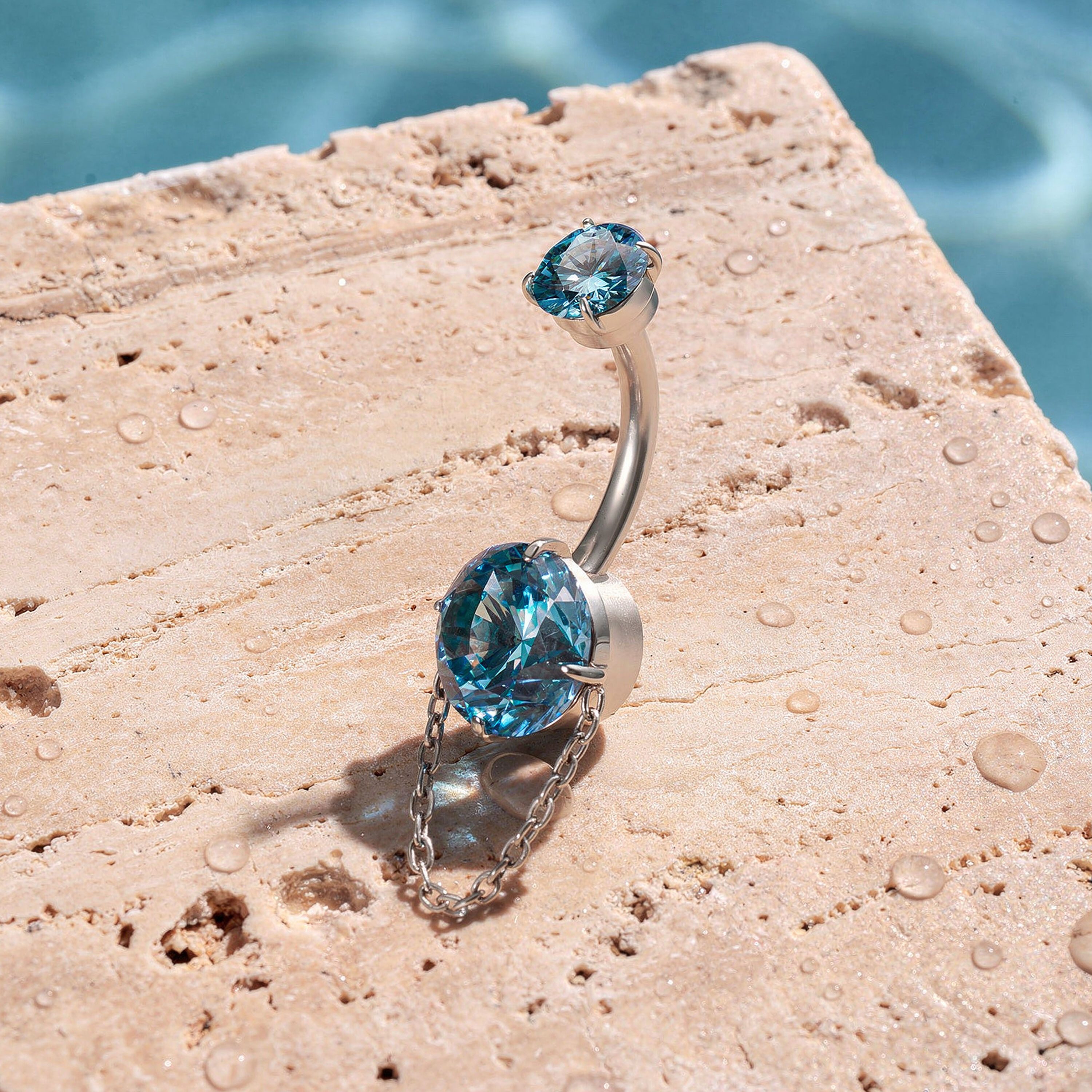 Wildcat Bauchnabelpiercing Turquoise Crystals with Chain Bananabell für Bauchnabel, 1 Stück, Titan Grad 23 - wasserfest, hautverträglich, Weißgold