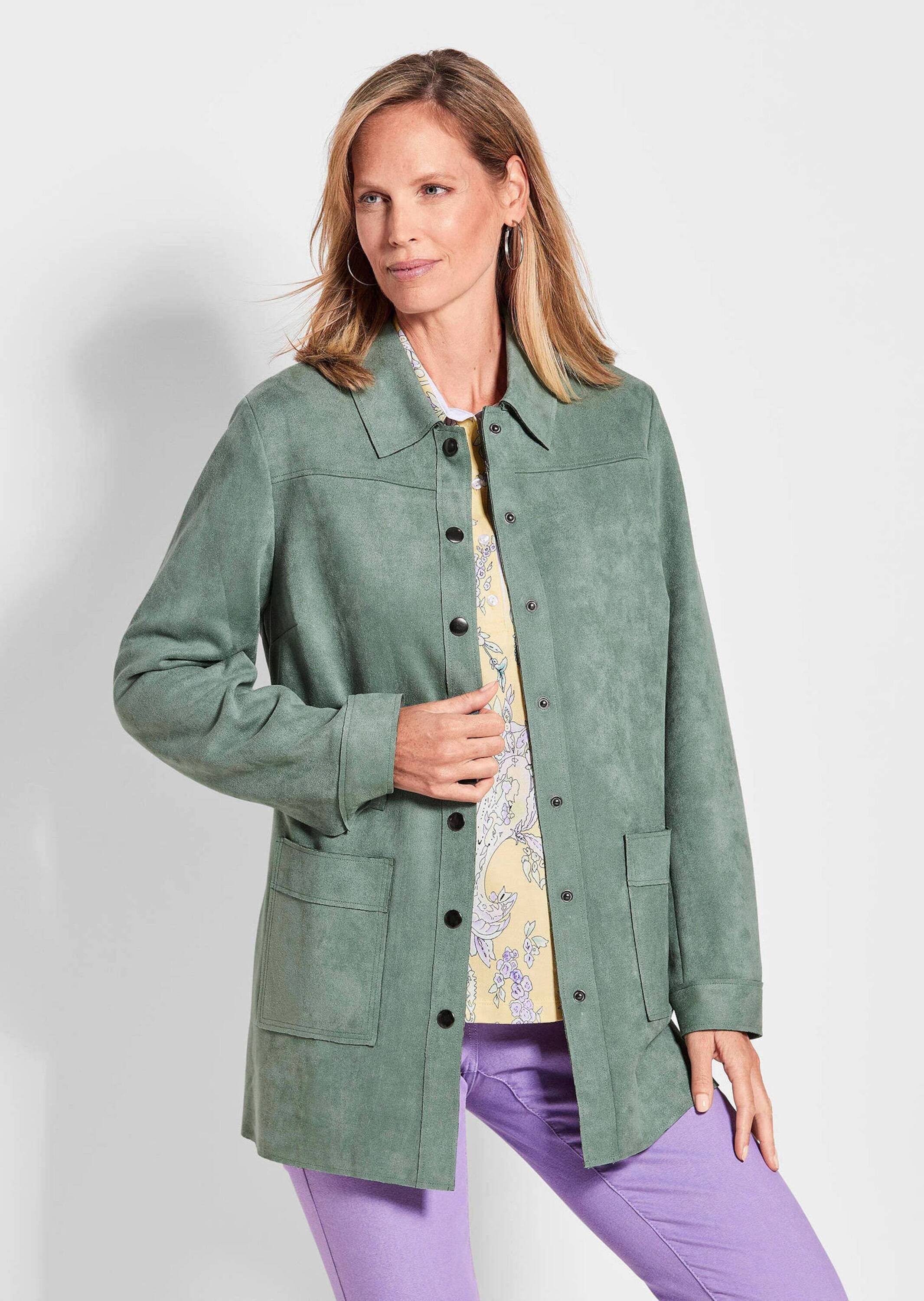 Outdoorjacke Kurzgröße: Outdoorjacke aus Veloursimitat in Grün