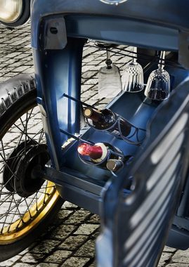 More2Home Barschrank Unikat-Oldtimer-Traktor-Bar LIZZY, Metall blau, mit Tür sowie Glas und Flaschenhalterung