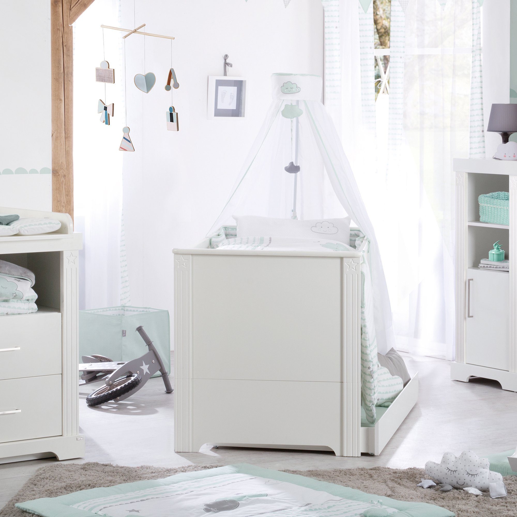 roba® Babymöbel-Set Maxi - Babybett 70 x 140 & Wickelkommode, höhenverstellbares Kinderbett mit Schlupfsprossen - im Landhausstil