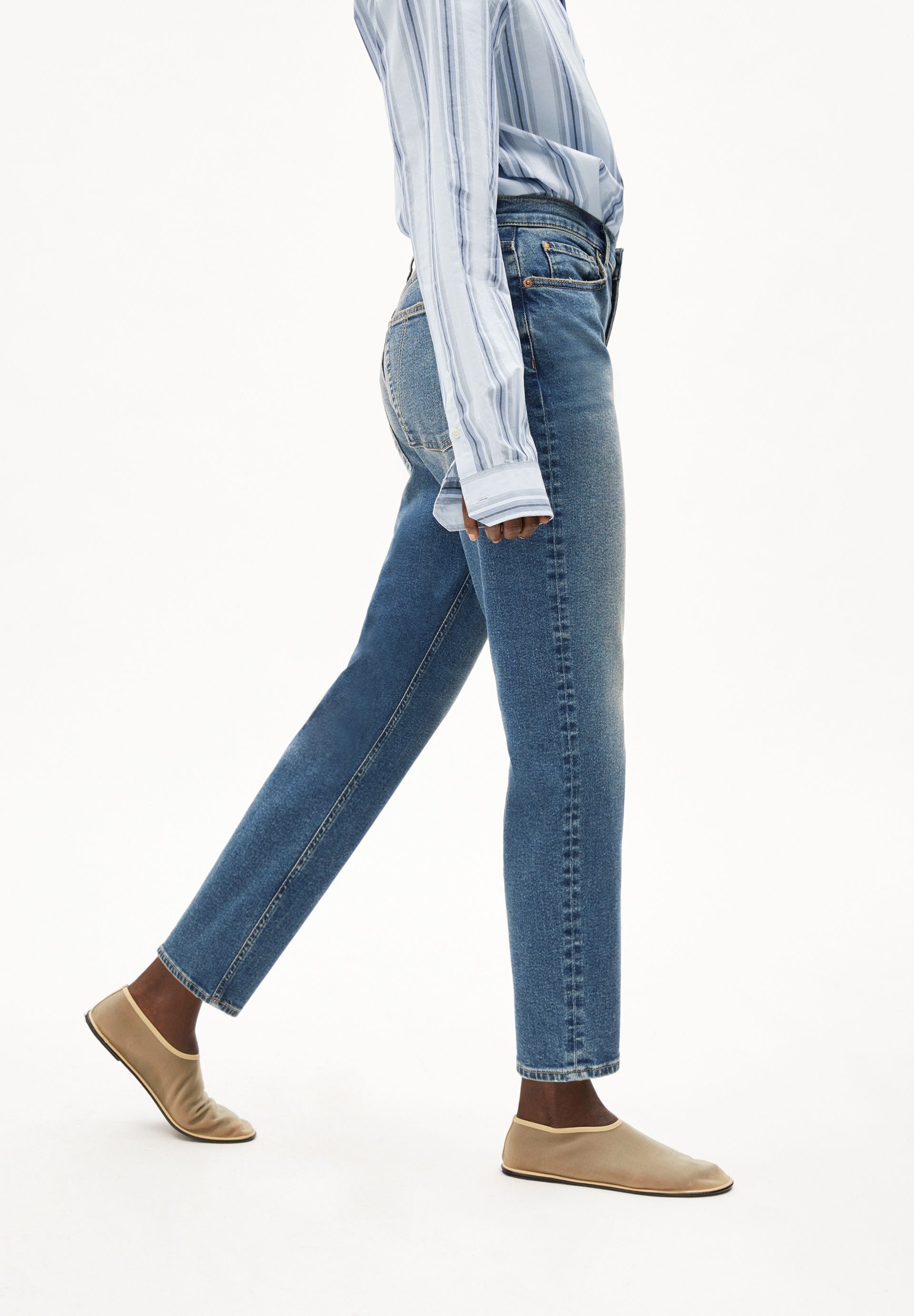 Armedangels Mom-Jeans MAIRAA Mom Jeans aus recyceltem Baumwoll-Mix (Comfort-Stretch) High waist – Bild 5 von 5