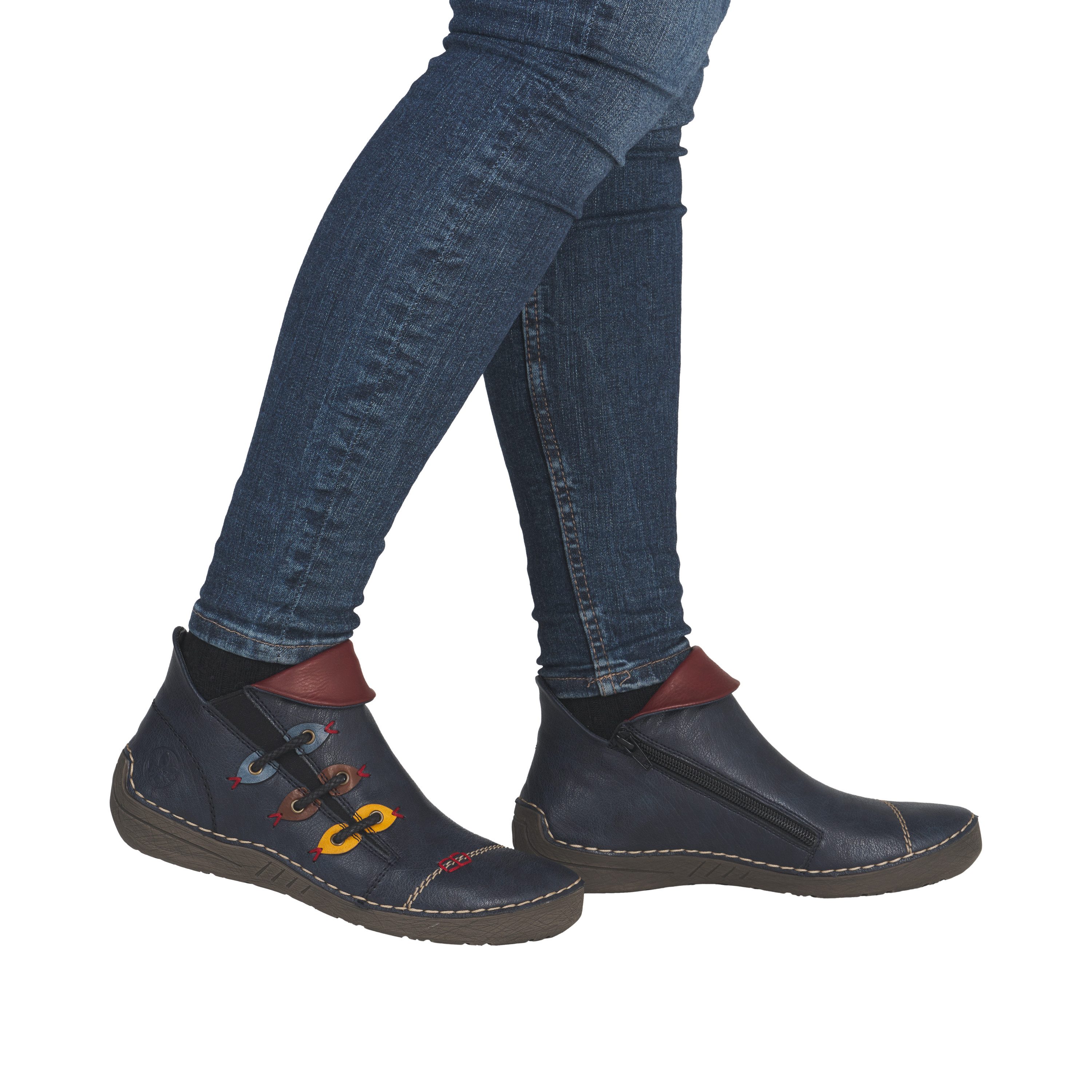 Rieker Stiefelette Schlupfboots, Slipper mit bunten Applikationen seitlich