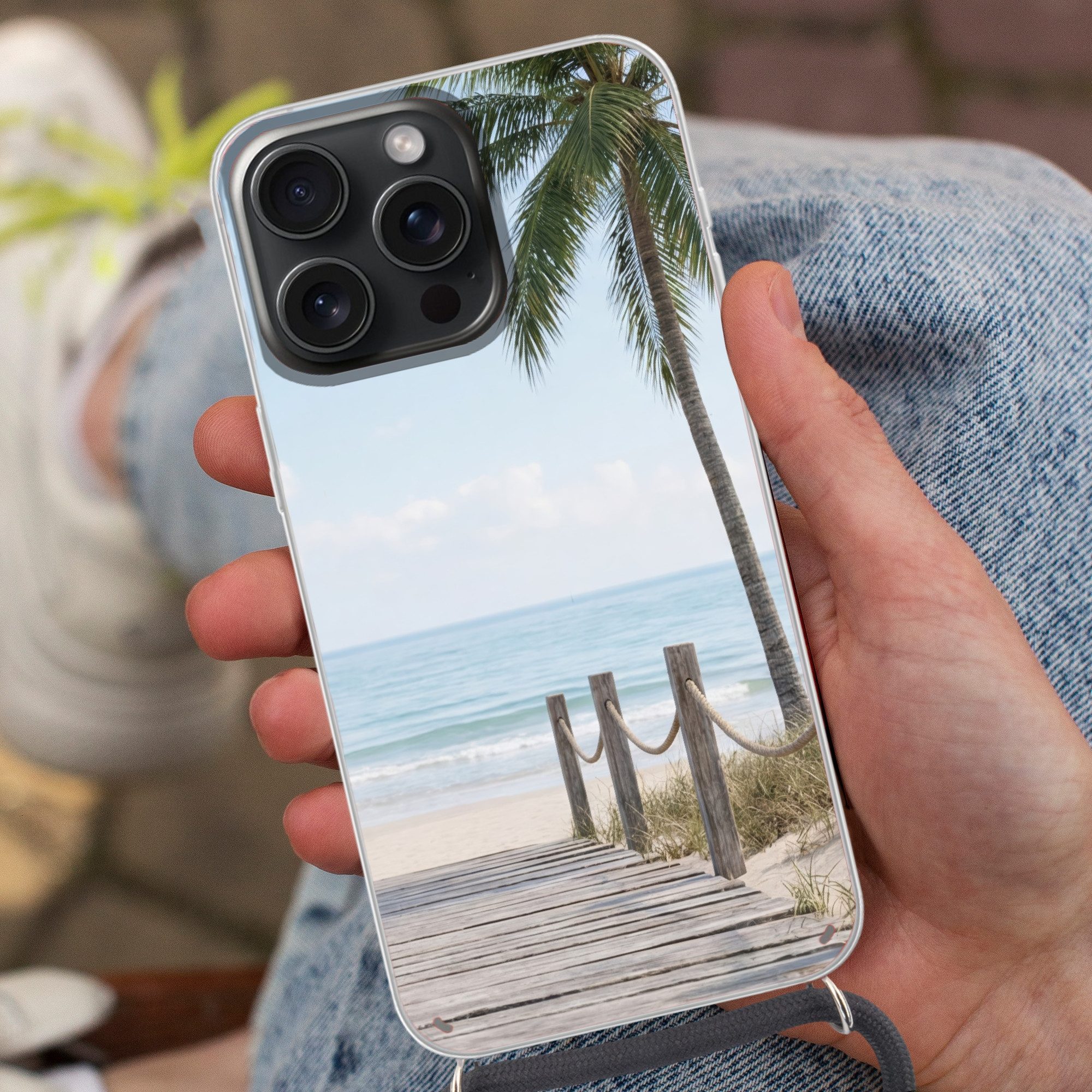 MuchoWow Handyhülle für Apple iPhone 15 Pro Max Palmen - Weg - Horizont, Tragbare Handyhüllen mit Kette zum umhängen, Handykette Handyband