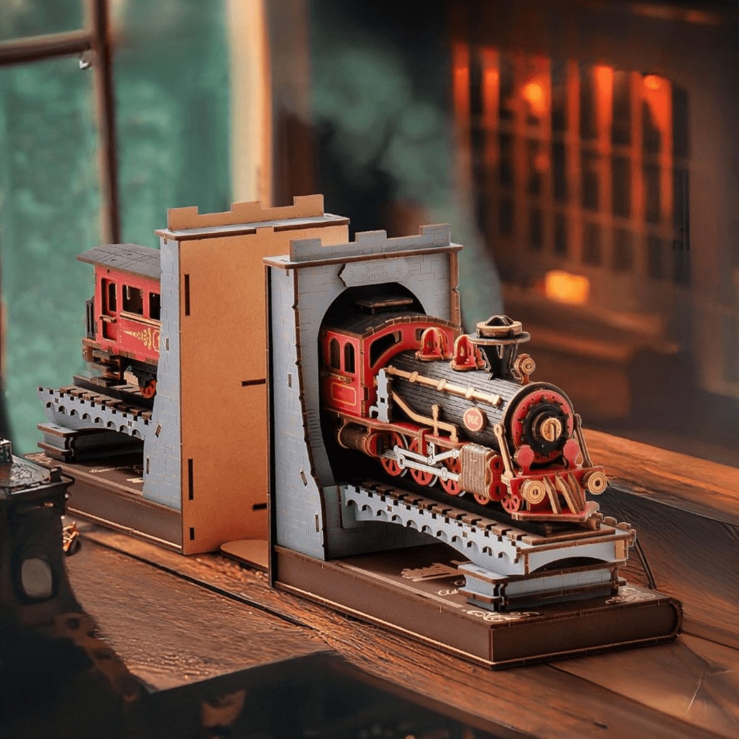 Robotime Buchstütze Century Train Book Nook