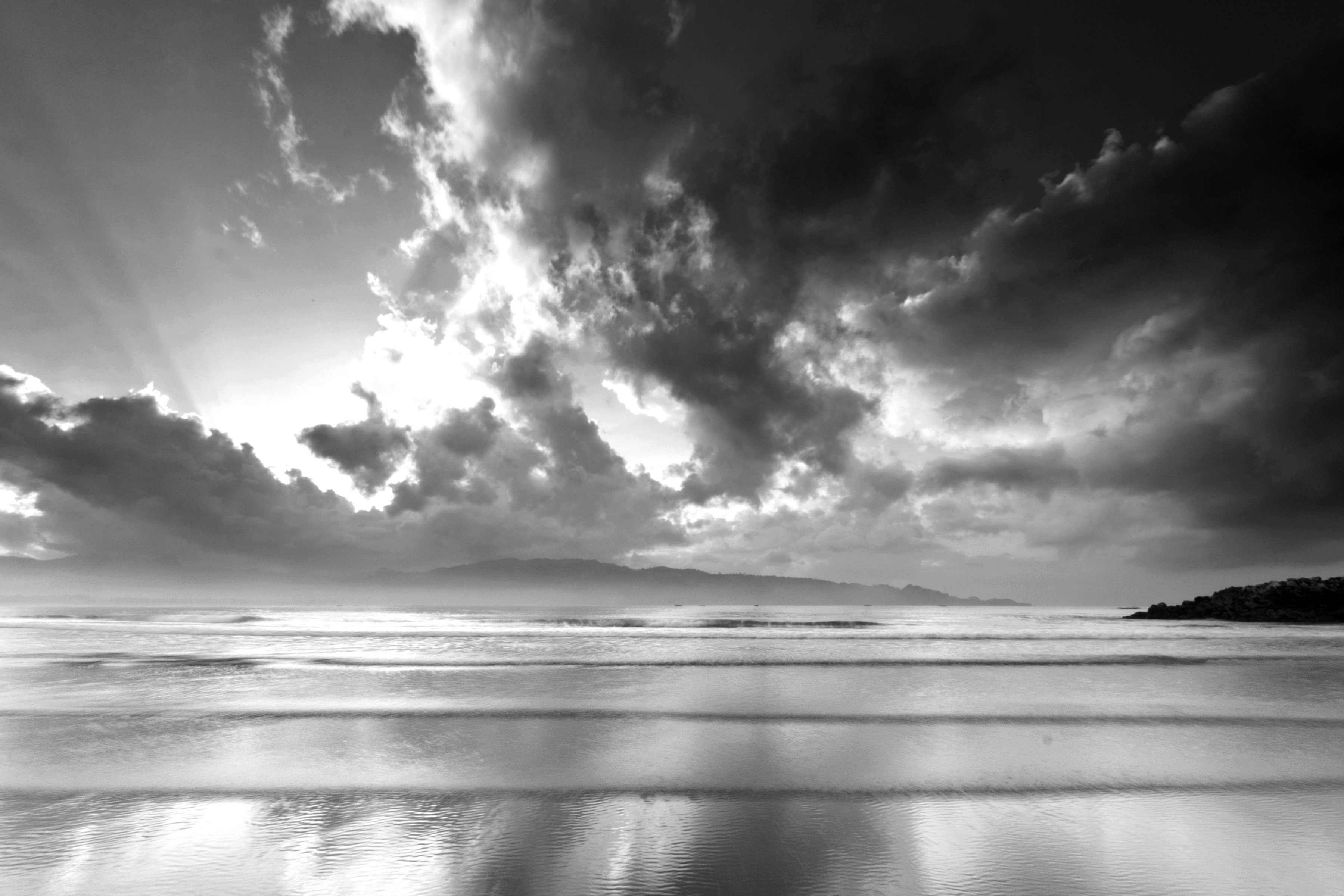Papermoon Fototapete Himmel und Meer Schwarz & Weiß