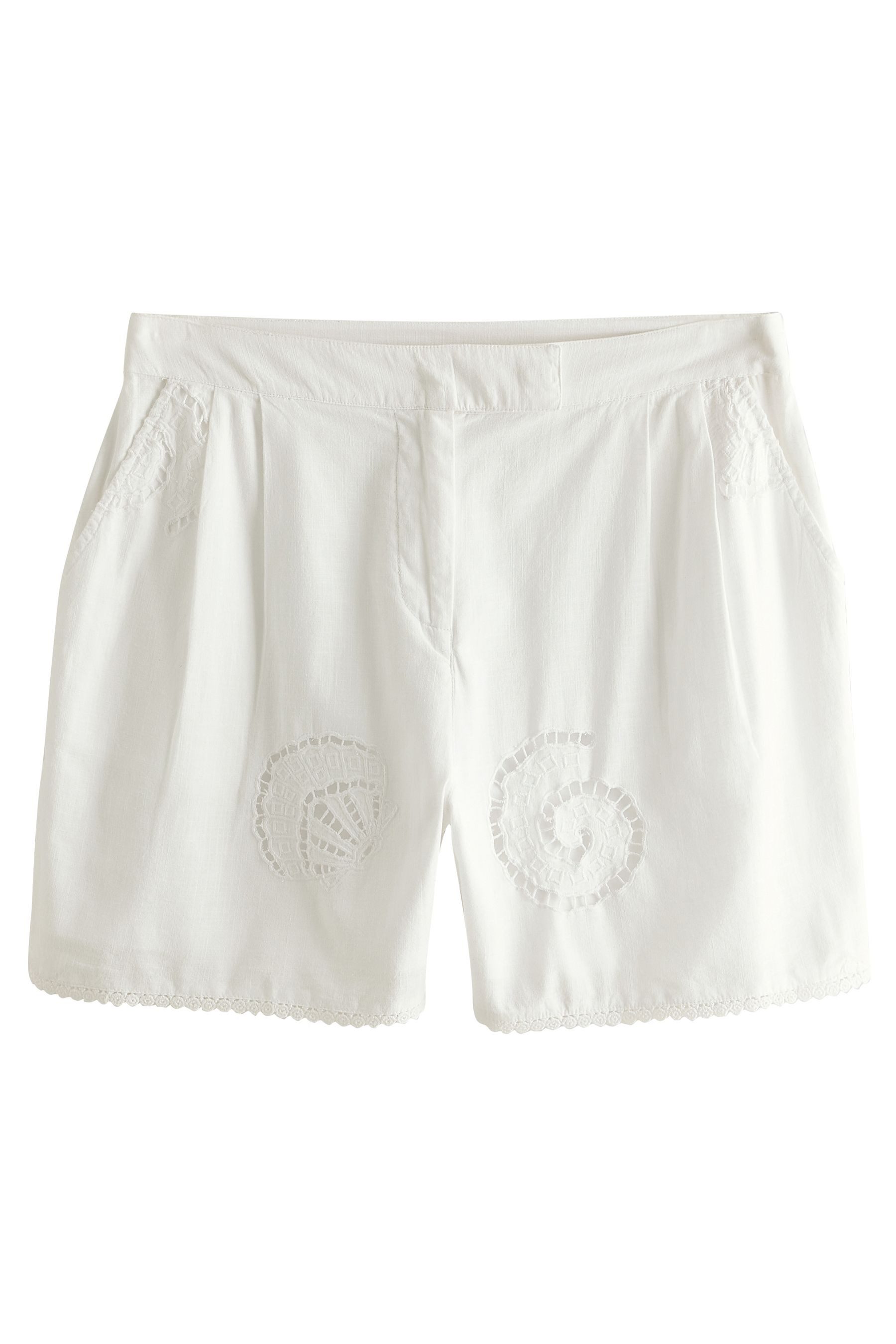 Shorts Shorts mit Lochstickerei