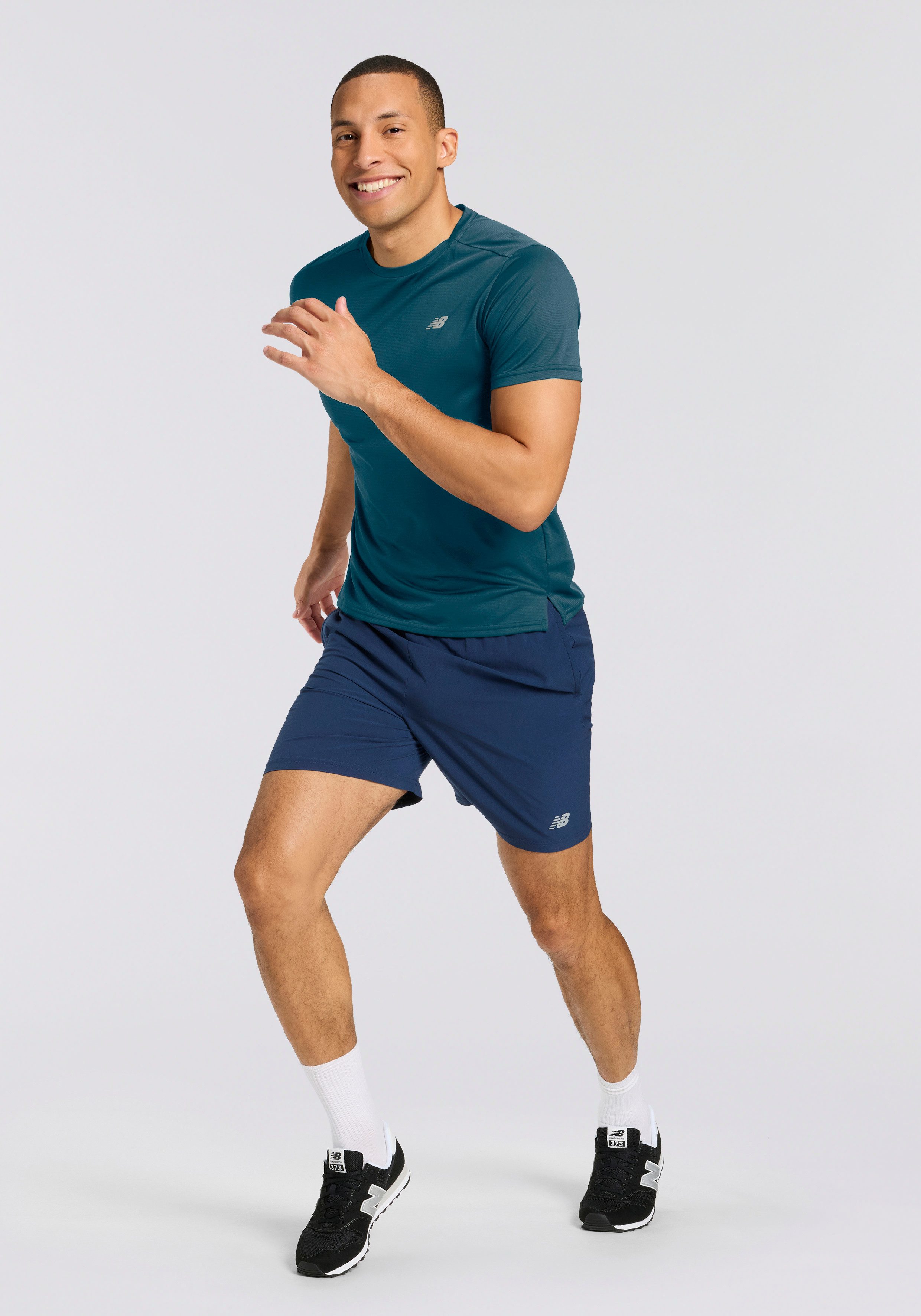 New Balance Laufshirt Sport Essentials T-Shirt Mens TOP-36319 Kurzarm-Design, mit Rundhalsausschnitt, atmungsaktiv, aus Polyester