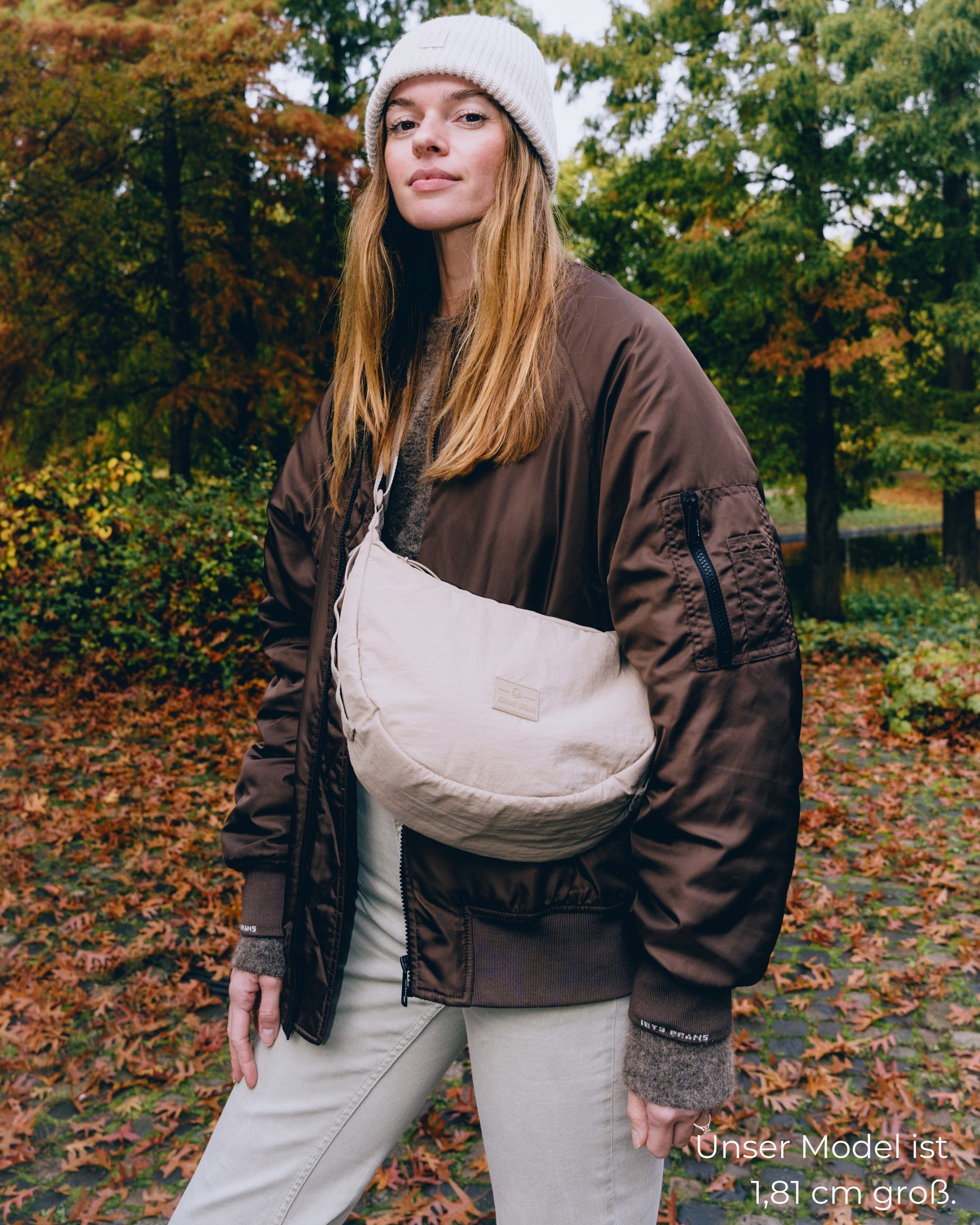 Johnny Urban Umhängetasche Kaia Medium Half Moon Bag im Puffer Design, Styl günstig online kaufen