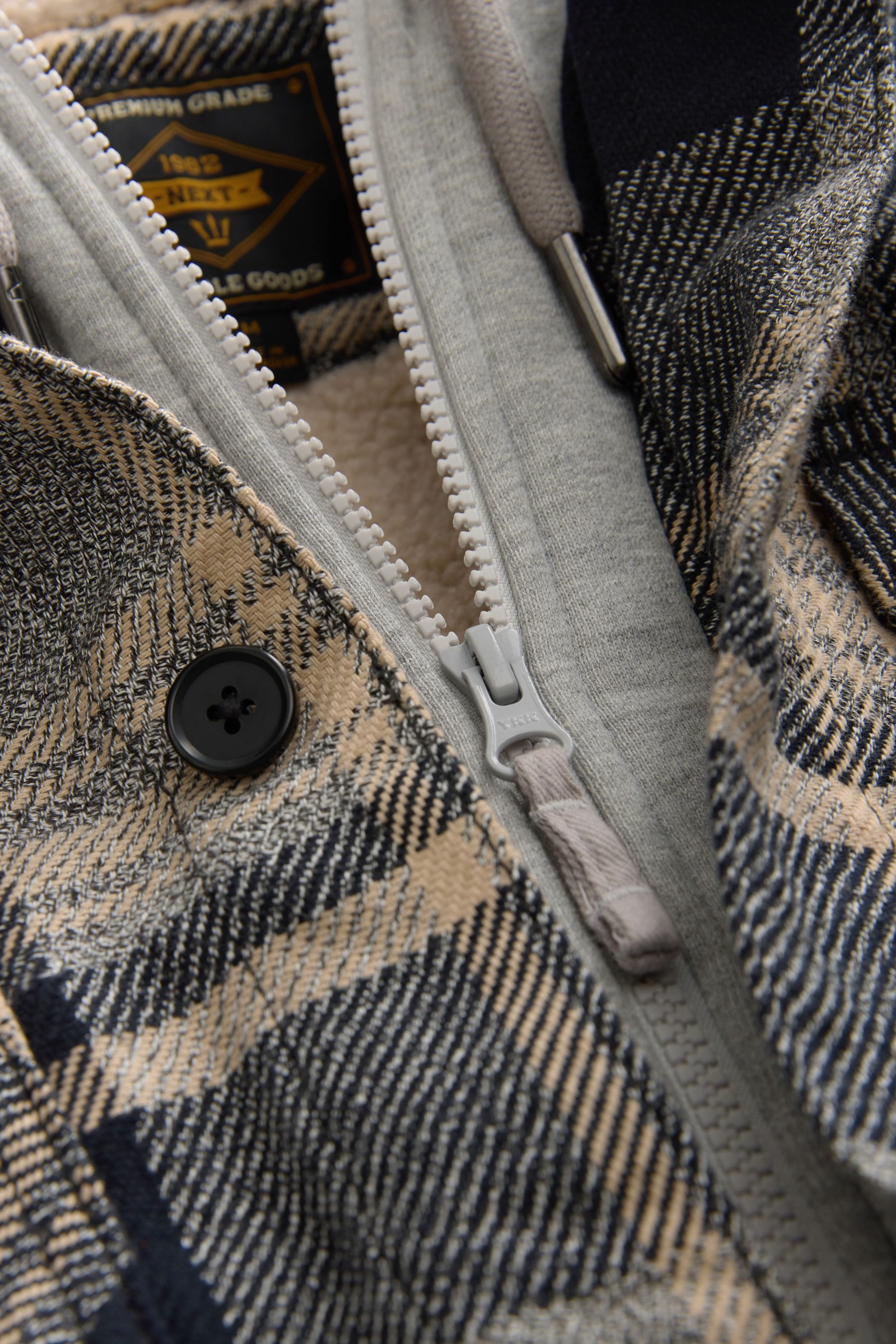 Next Hemdjacke Karierte Hemdjacke mit Teddyfutter und Kapuze (1-St)