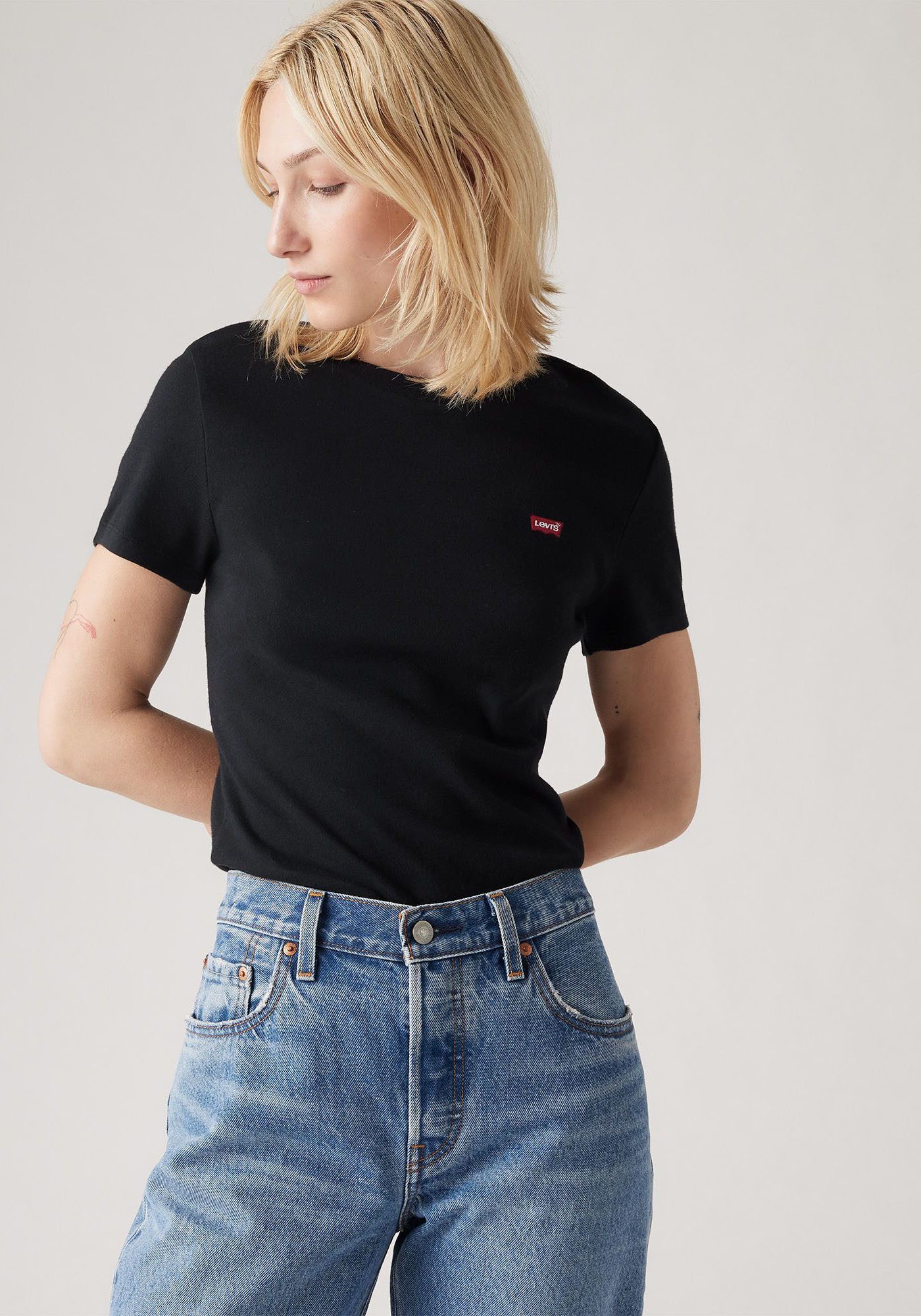 Levi's® T-Shirt ESSENTIAL HM SS TEE Taillierter Schnitt