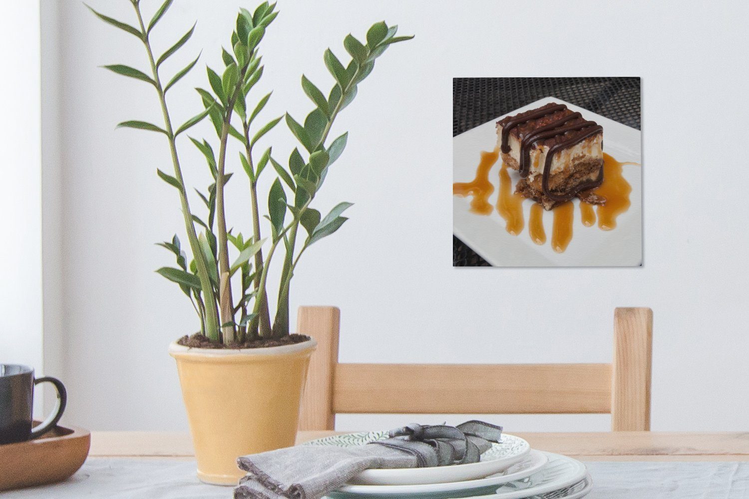 Wohnzimmer einem, St), serviert Tiramisu-Desserts, (1 Schlafzimmer eines OneMillionCanvasses® für Leinwand auf Seitenansicht Leinwandbild Bilder