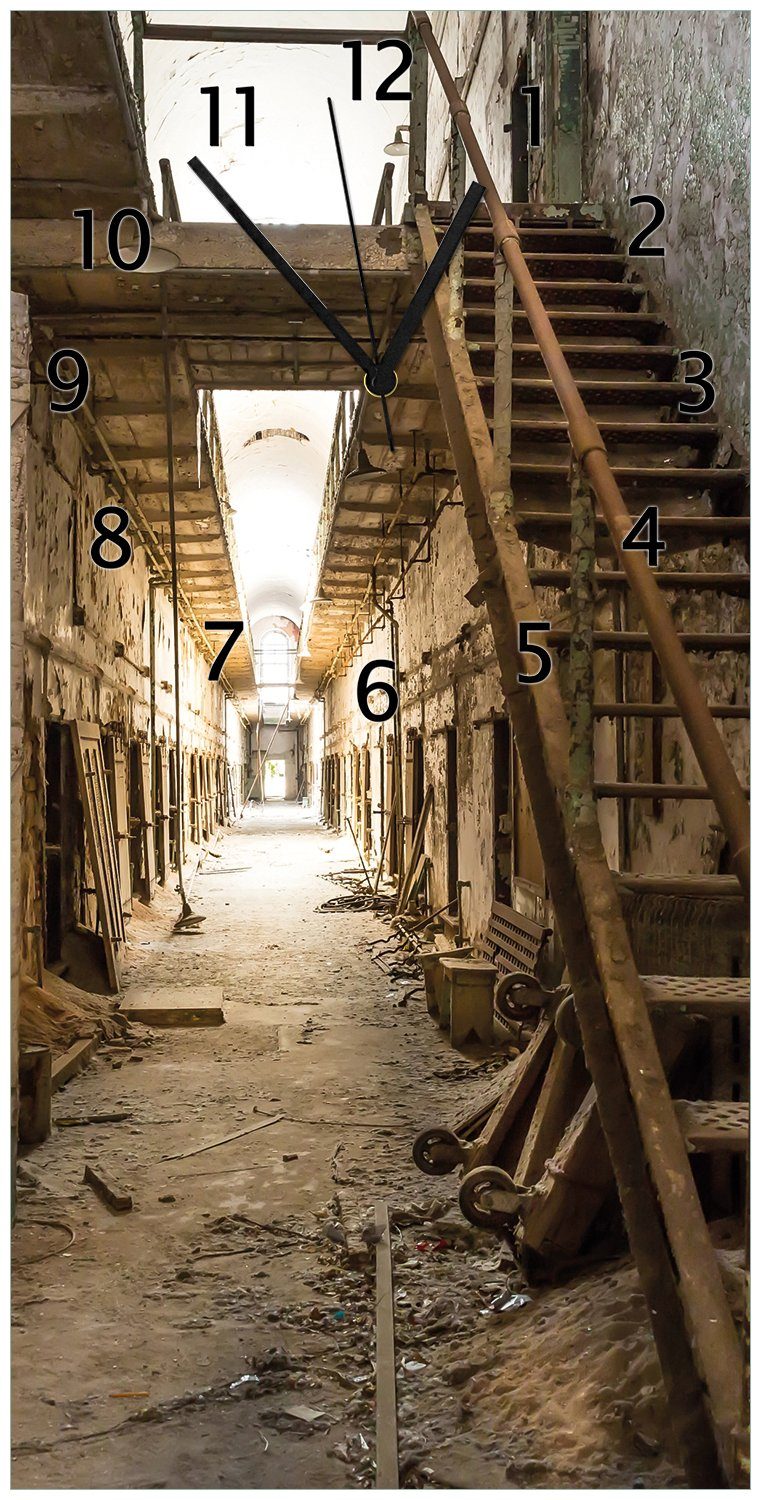 Wallario Wanduhr Leuchtender Gang in altem verlassenen Gefängnis (Uhr aus Acryl) | Wanduhren
