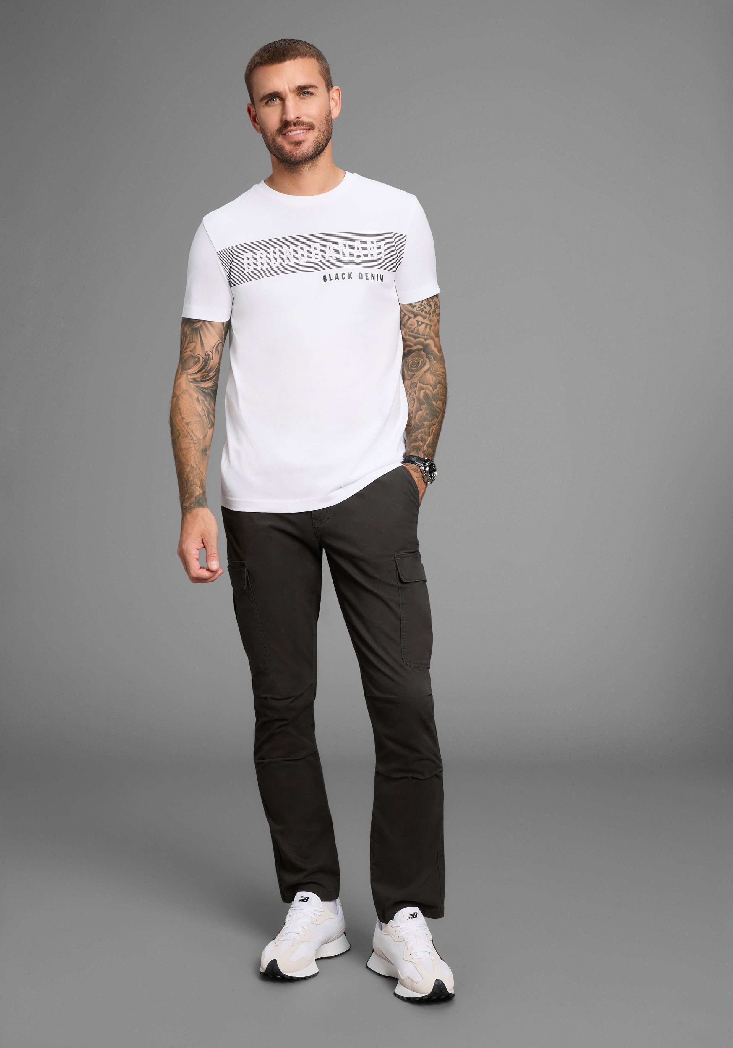 Bruno Banani T-Shirt kurzärmelig, schmal geschnitten, Rundhalsausschnitt – Bild 4 von 5